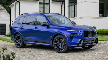 BMW X7 SUV front 3/4 static