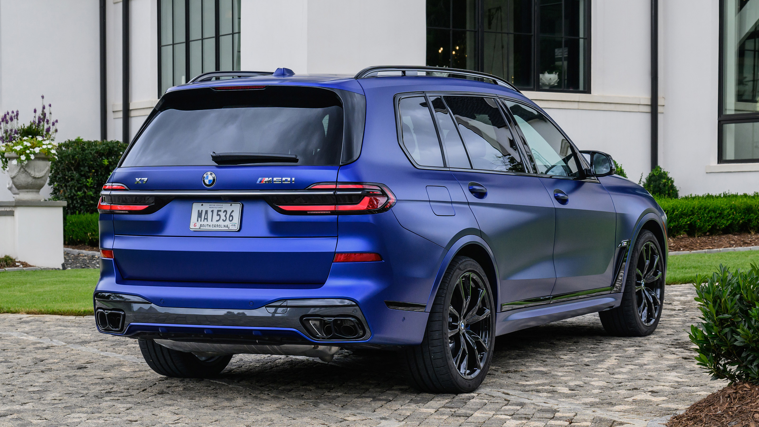 BMW X7 SUV rear 3/4 static