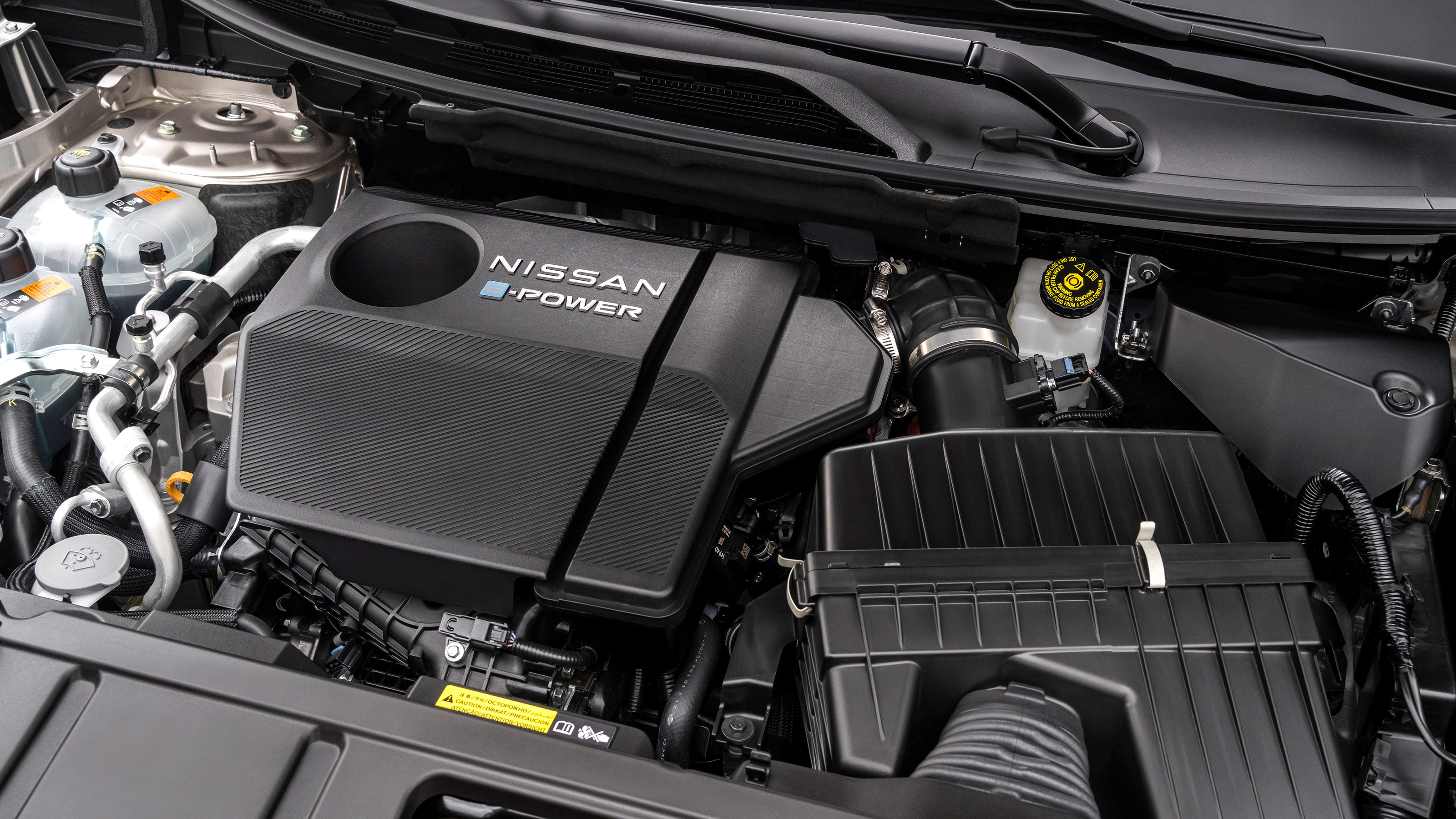 Nissan X-Trail SUV engine bay