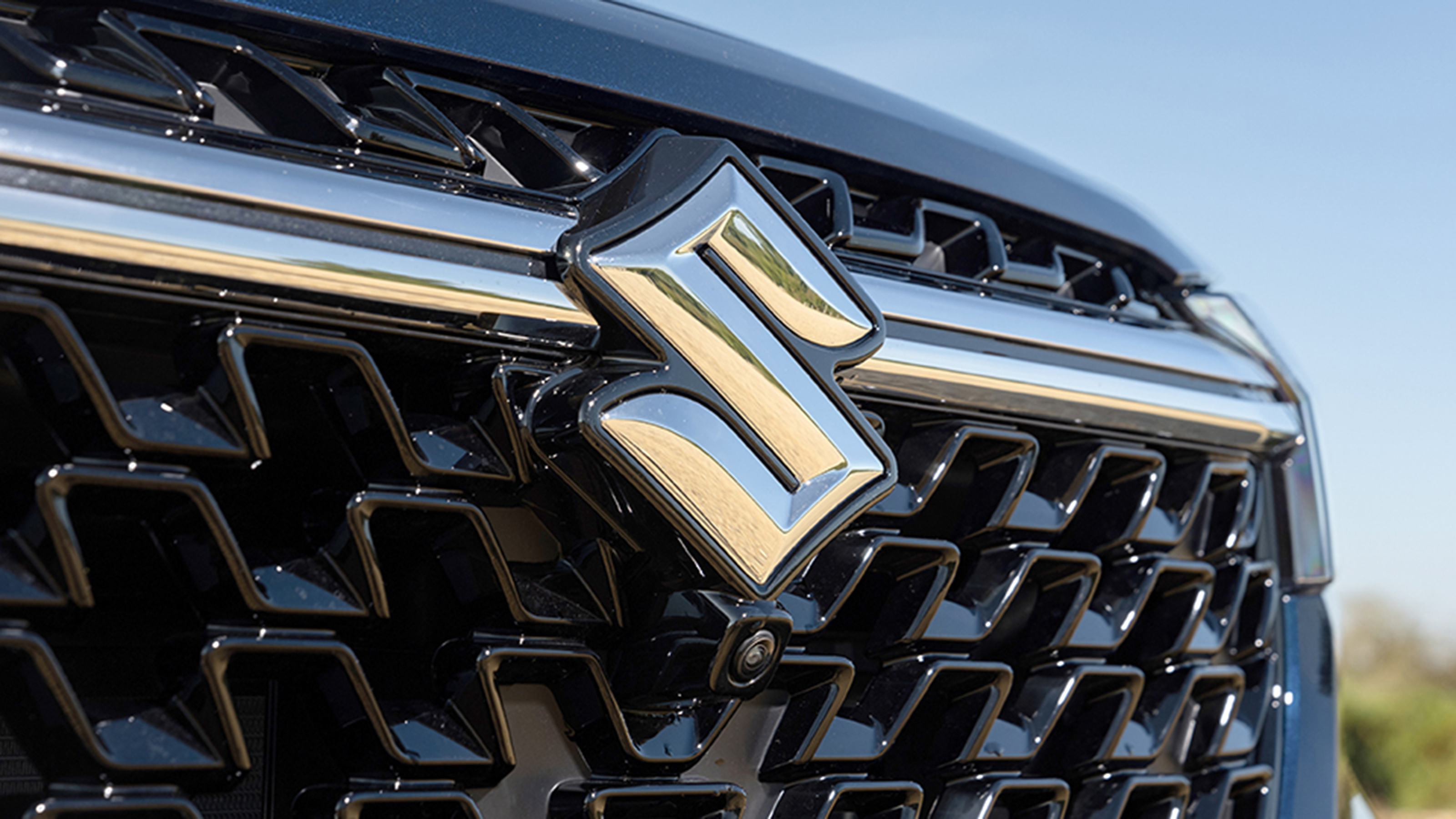 Suzuki S-Cross SUV grille