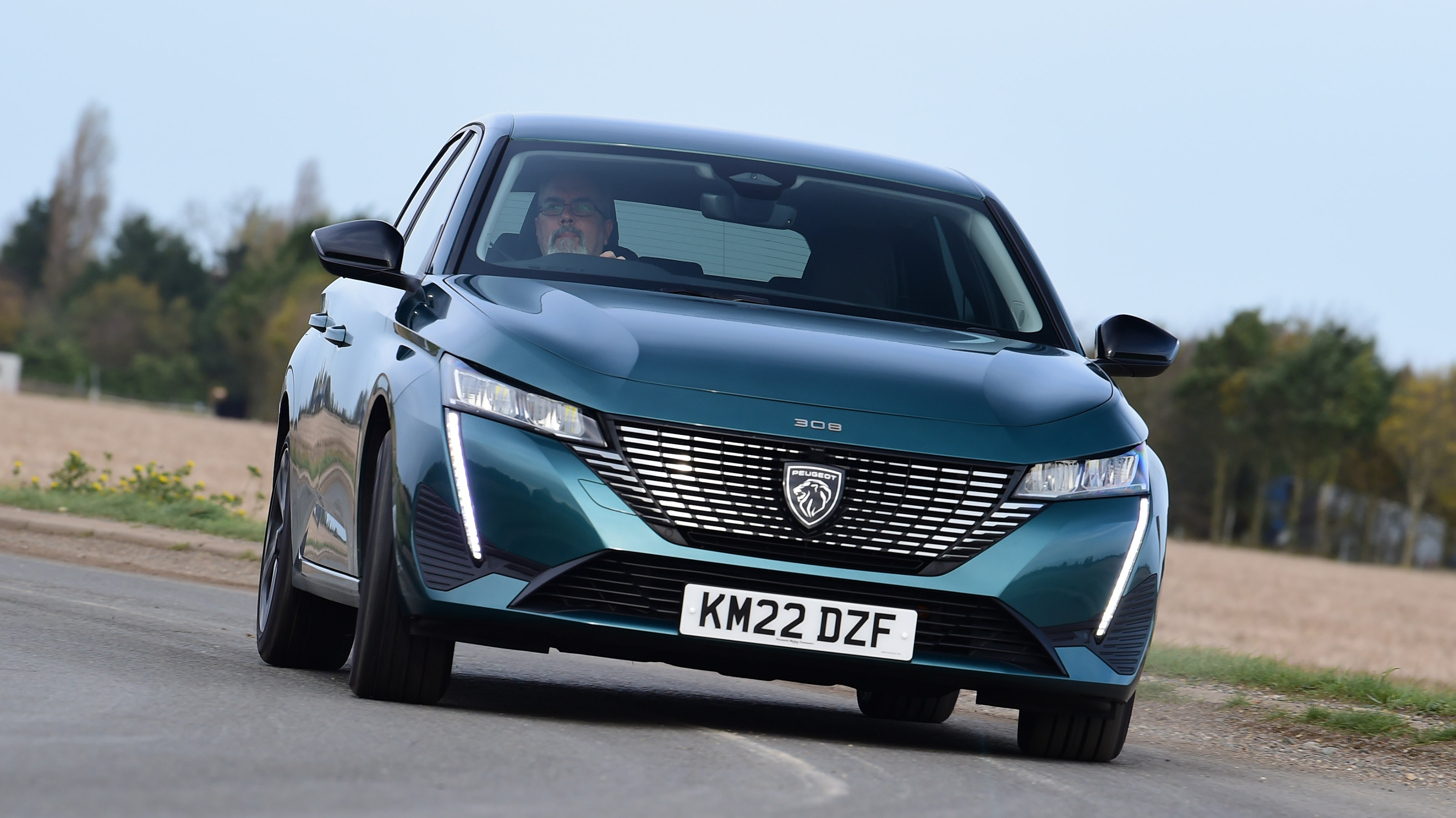Peugeot 308 SW - front 2