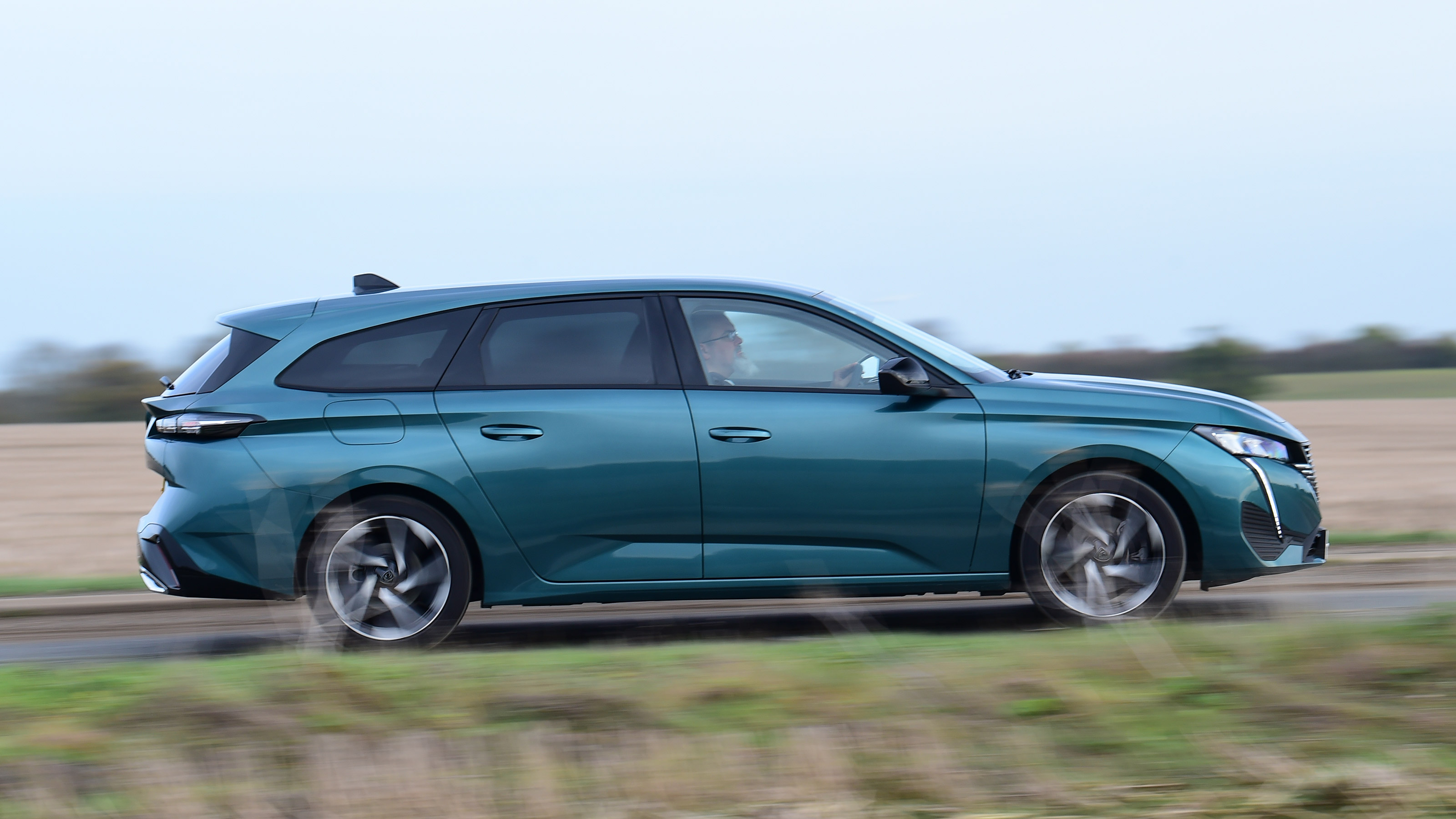 Peugeot 308 SW - side