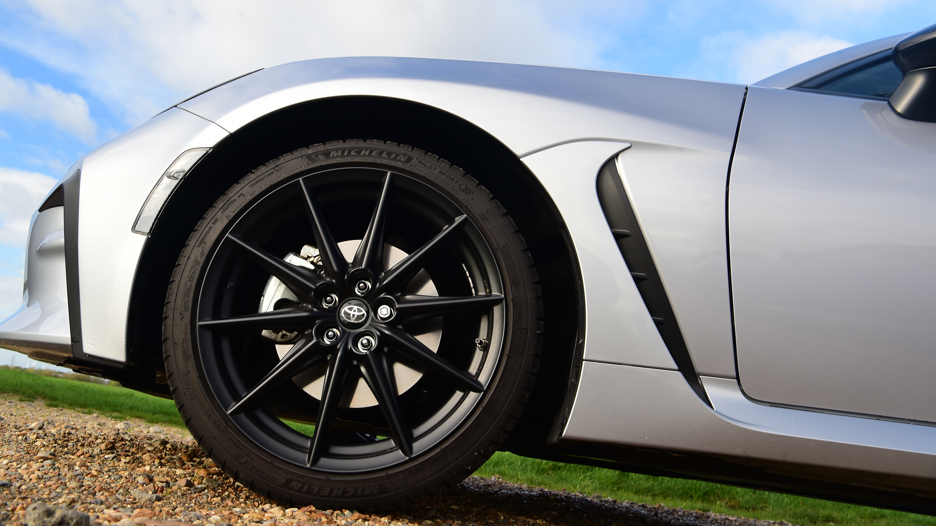 Toyota GR86 coupe alloy wheels