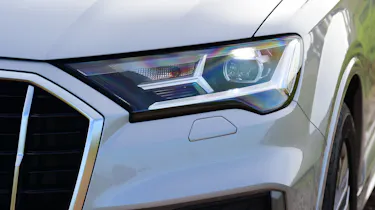 Audi Q7 headlight