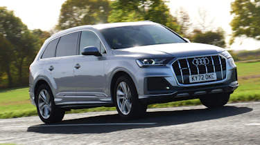 Audi Q7 front quarter cornering