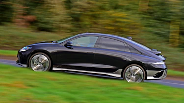 Hyundai Ioniq 6 side panning