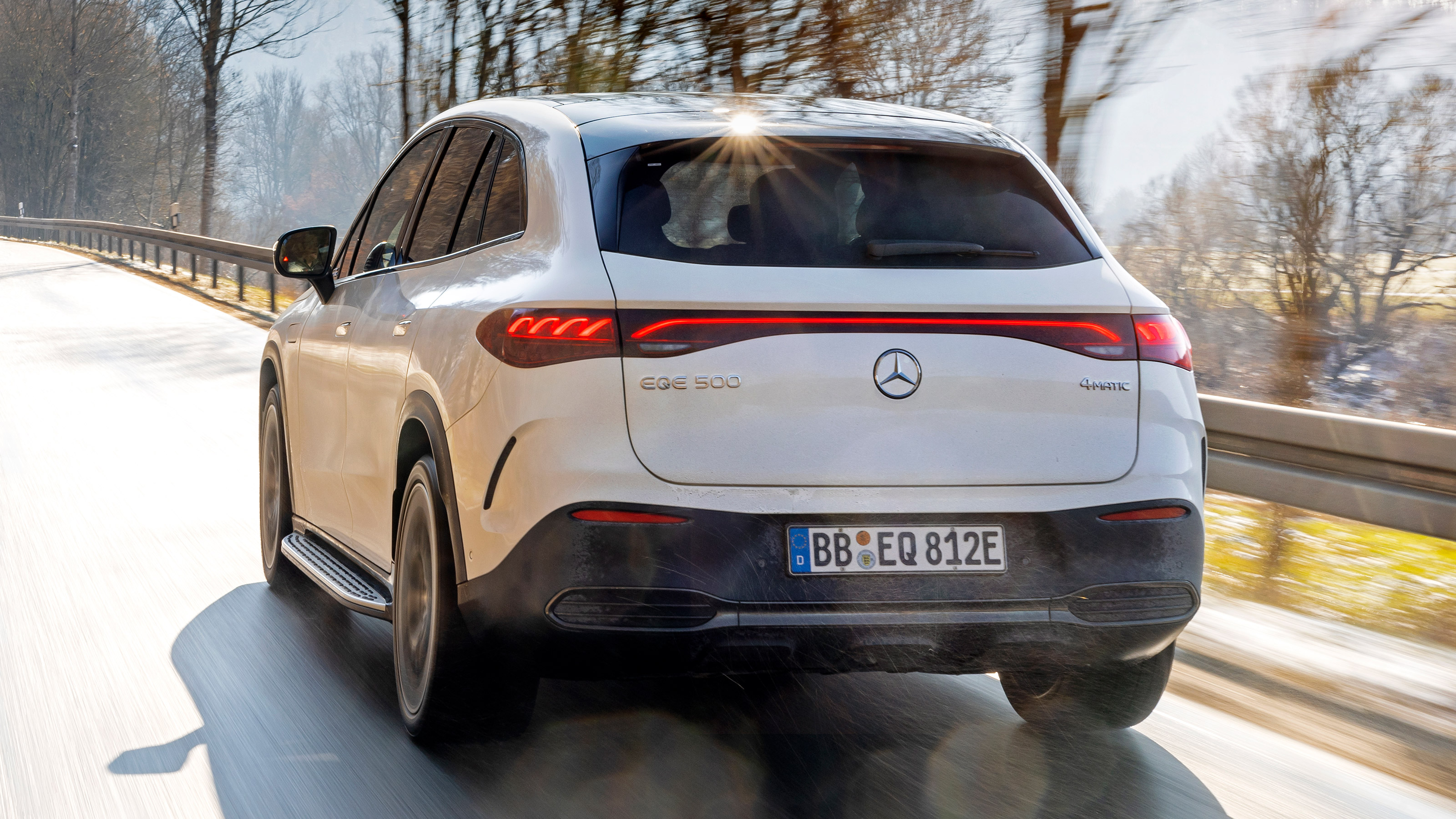 Mercedes EQE SUV rear tracking