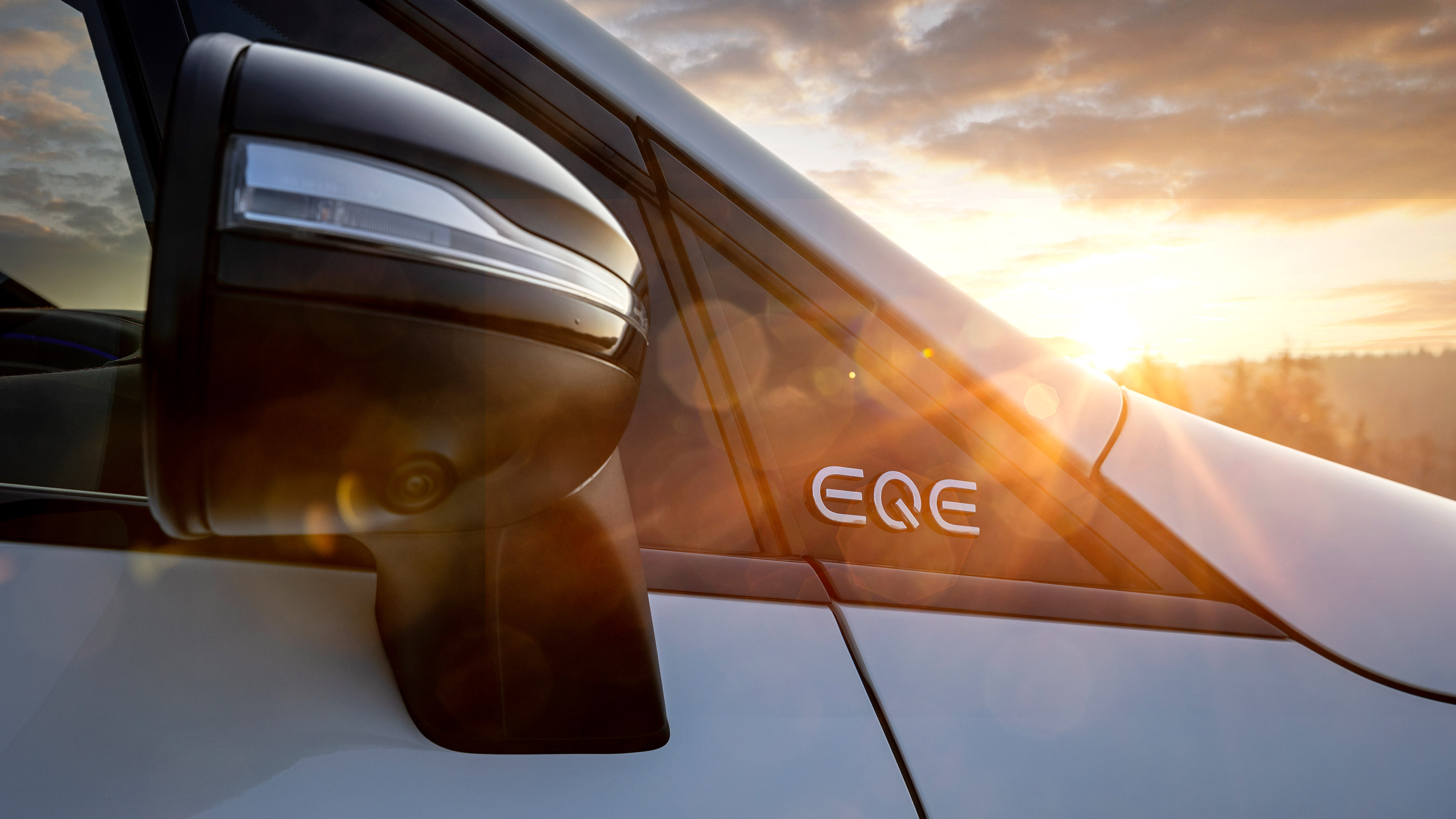 Mercedes EQE SUV door mirrors