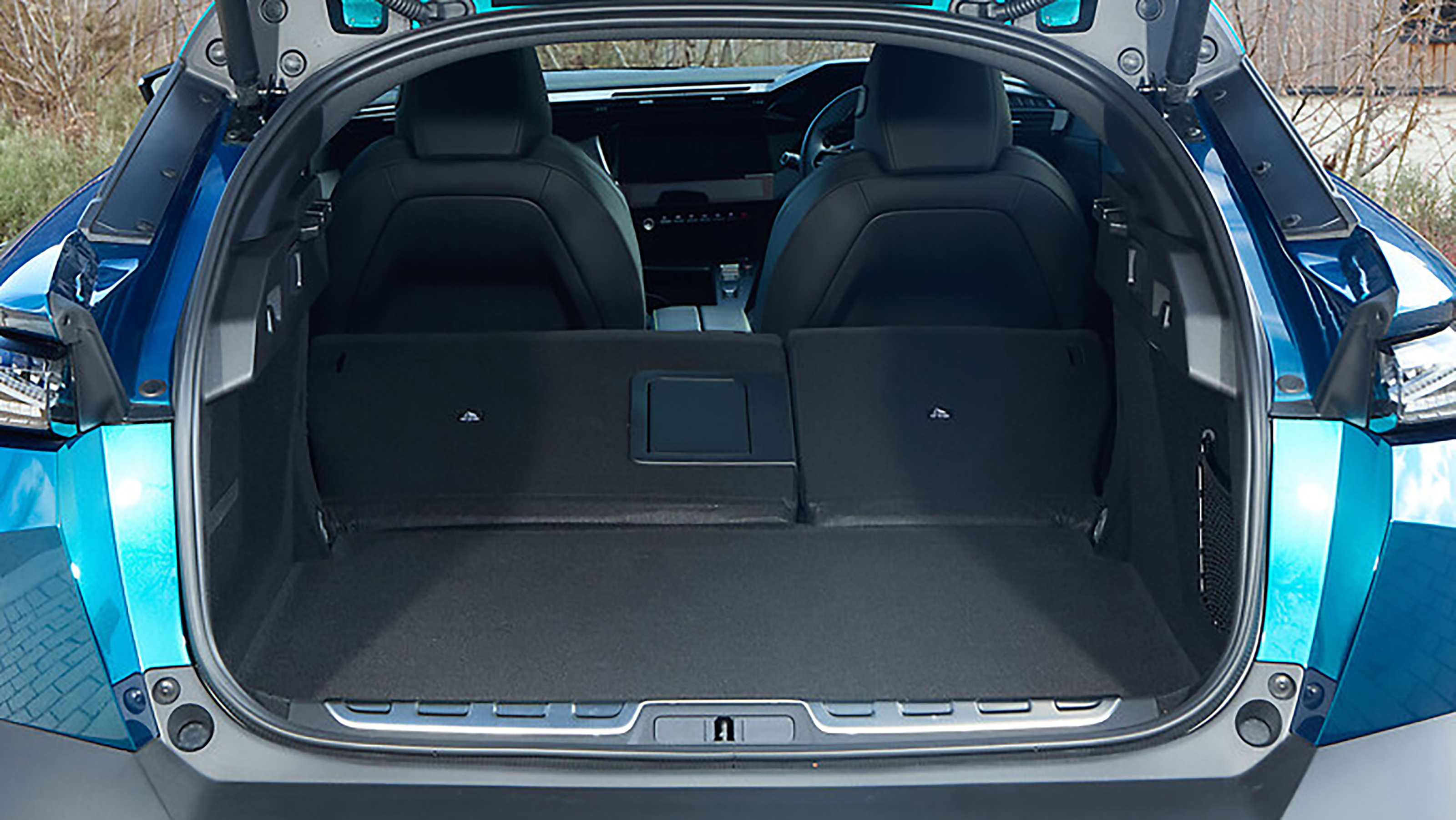 Peugeot 408 boot seats down