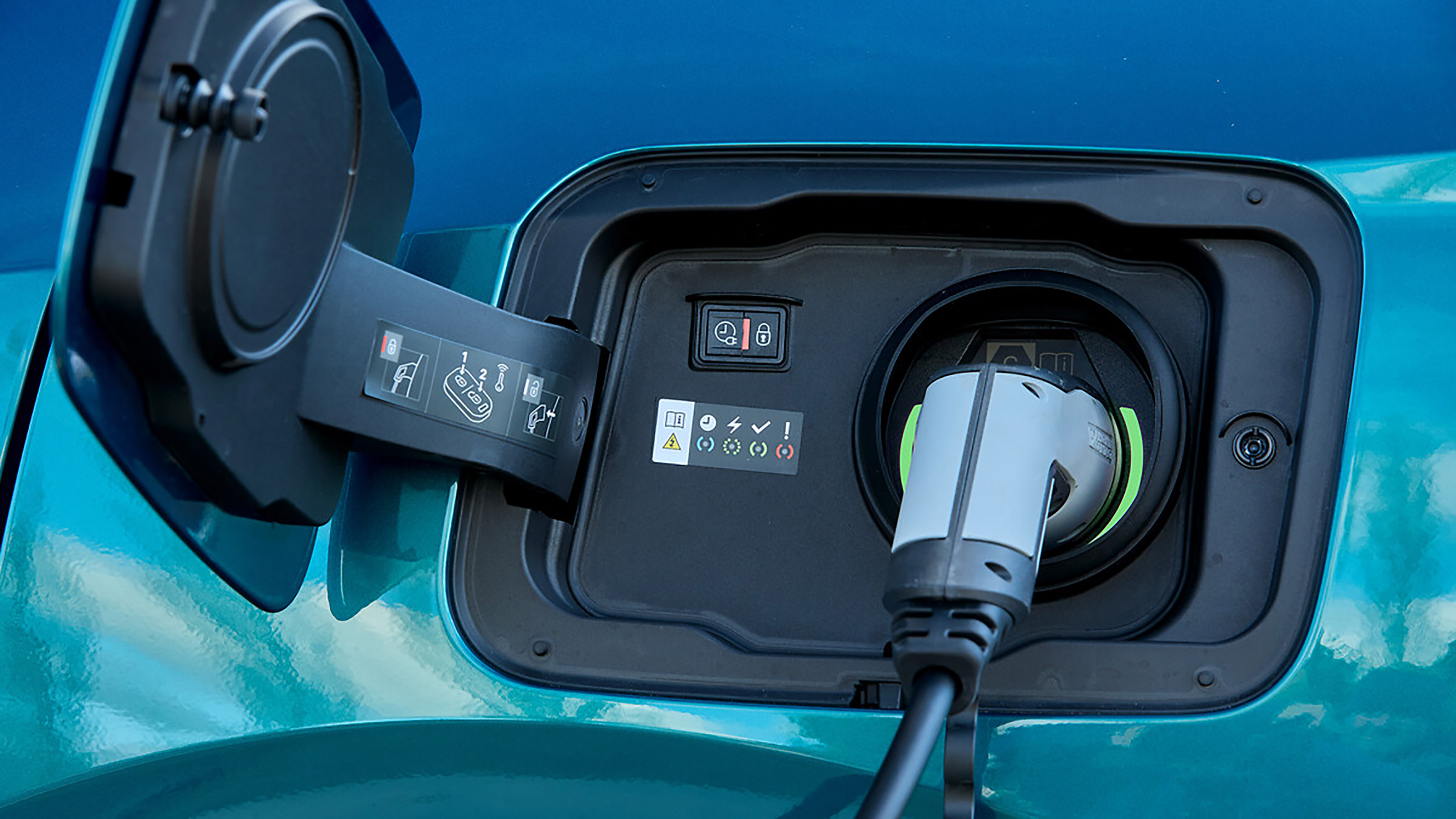 Peugeot 408 charging plug