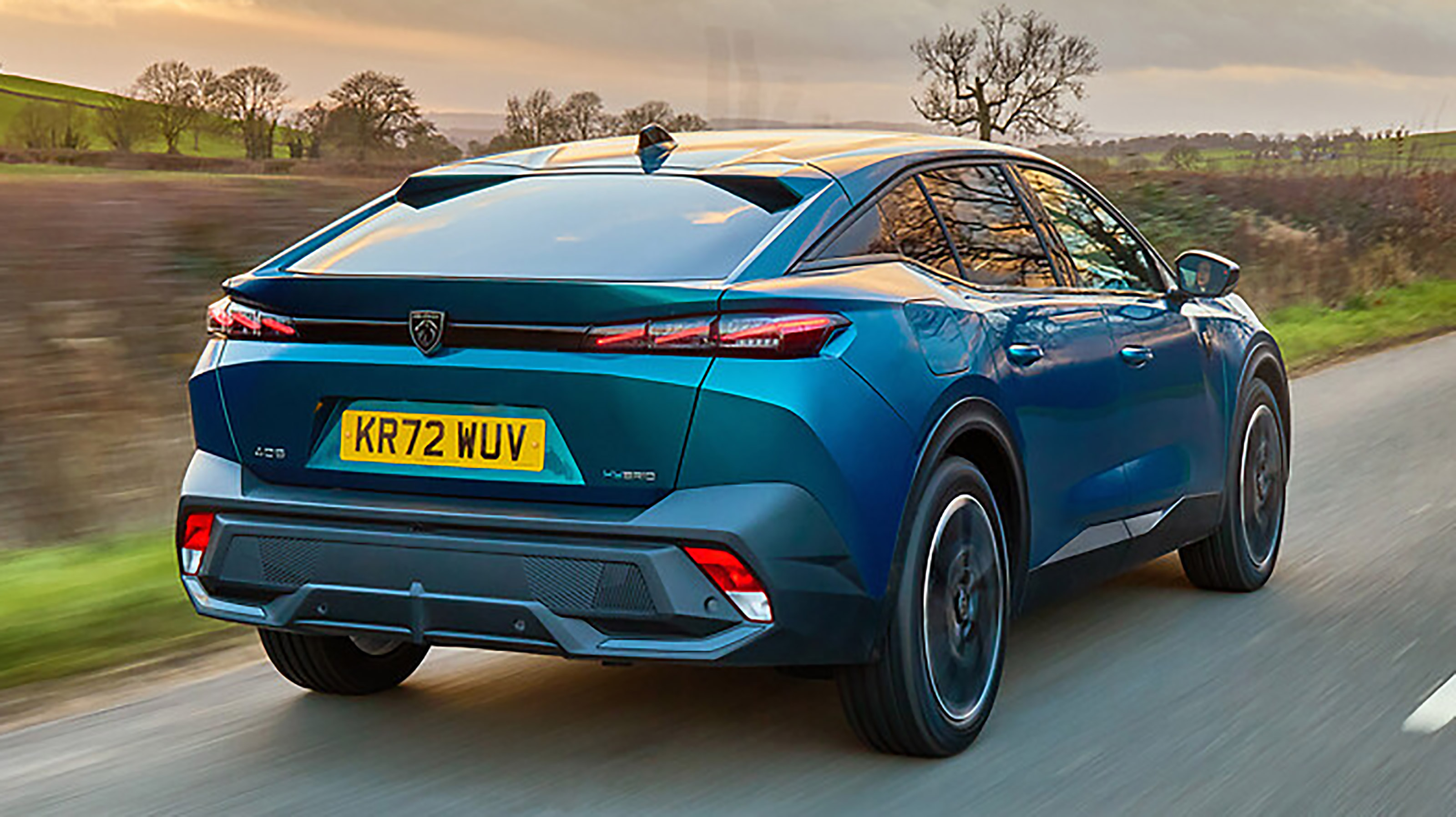 Peugeot 408 rear 3/4 tracking