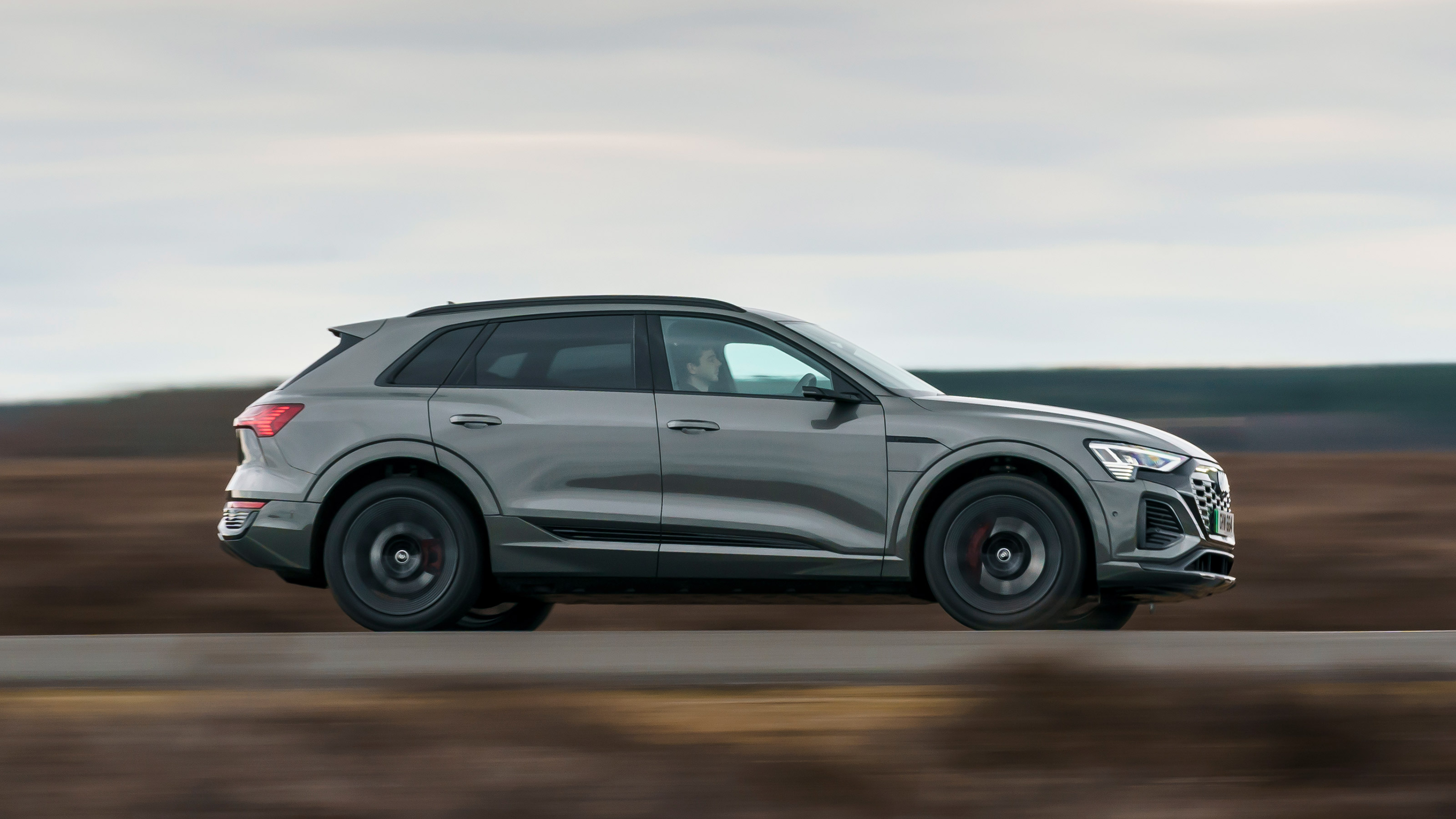 Audi Q8 e-tron SUV side panning