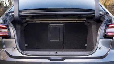 Citroen e-C4 X saloon boot
