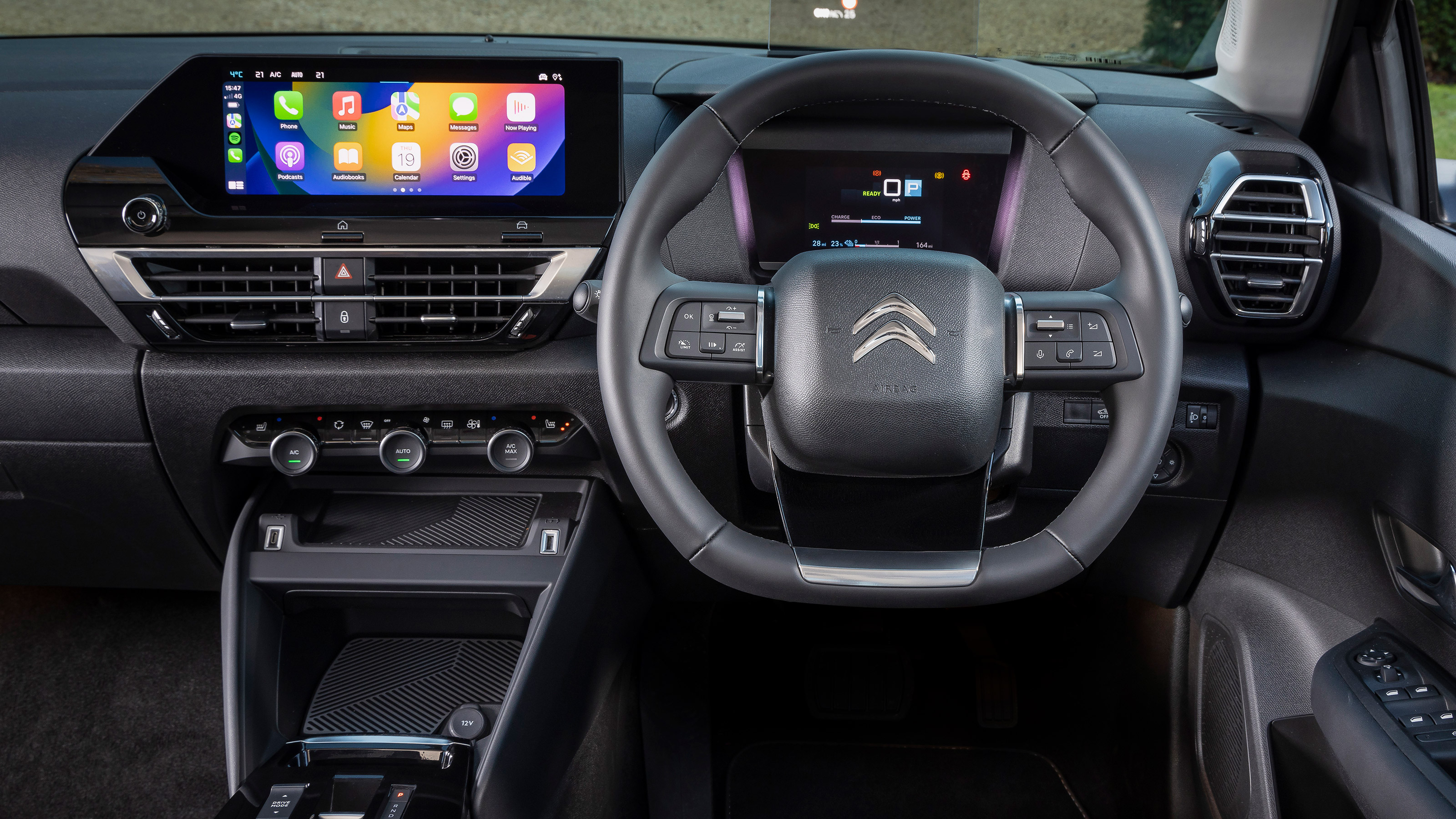 Citroen e-C4 X saloon interior