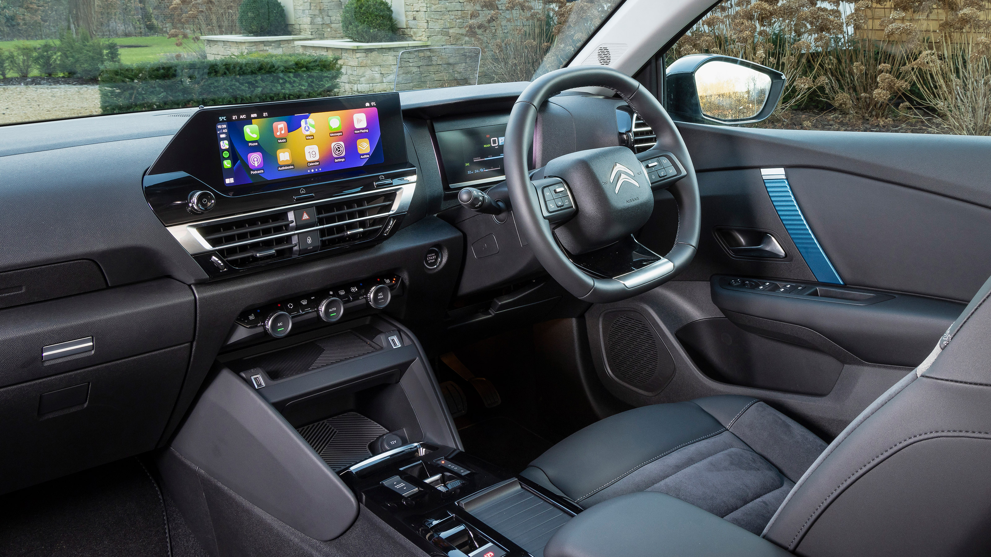 Citroen e-C4 X saloon dashboard