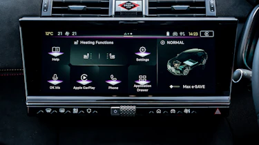 DS 7 SUV UK infotainment