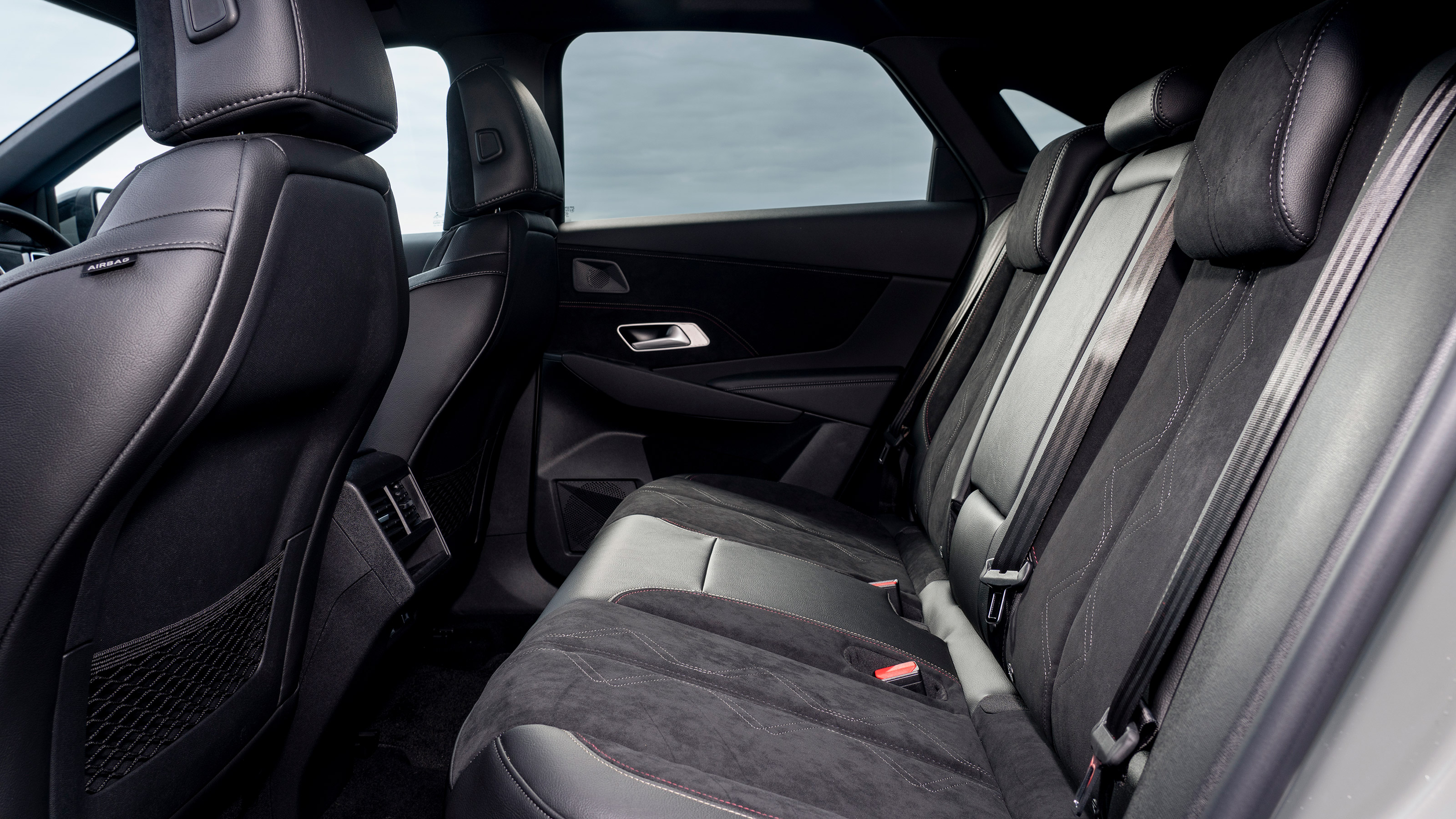 DS 7 SUV UK rear seats