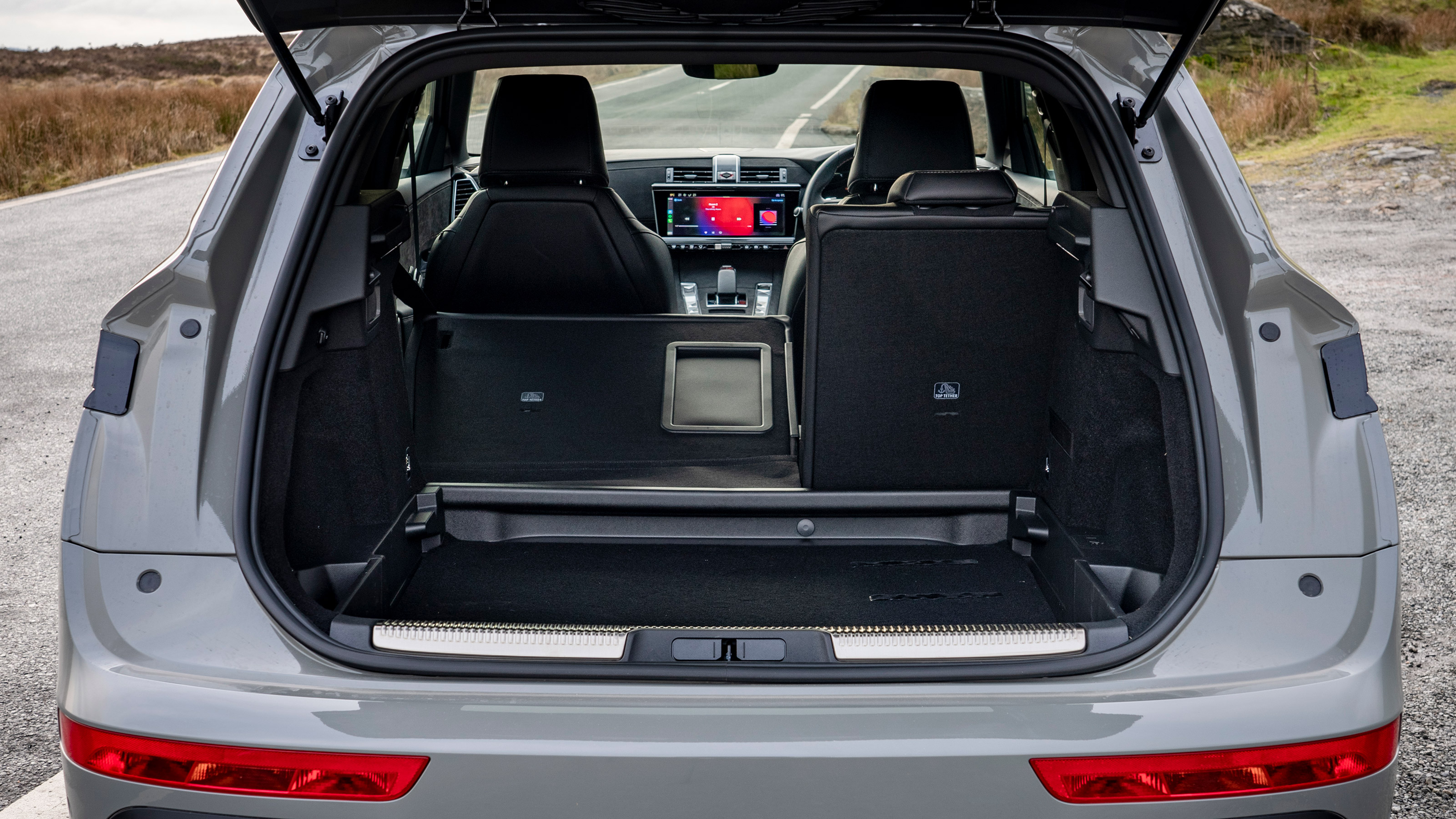 DS 7 SUV UK boot seats folded