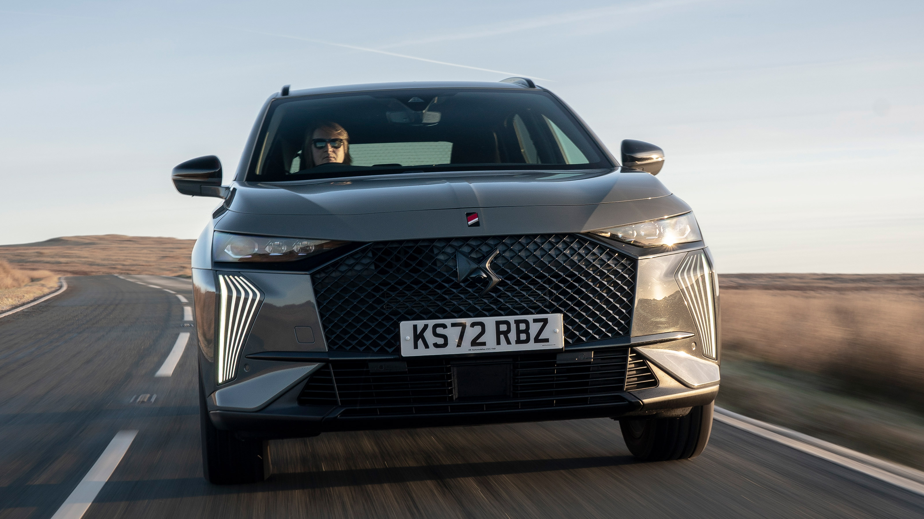 DS 7 SUV UK front tracking