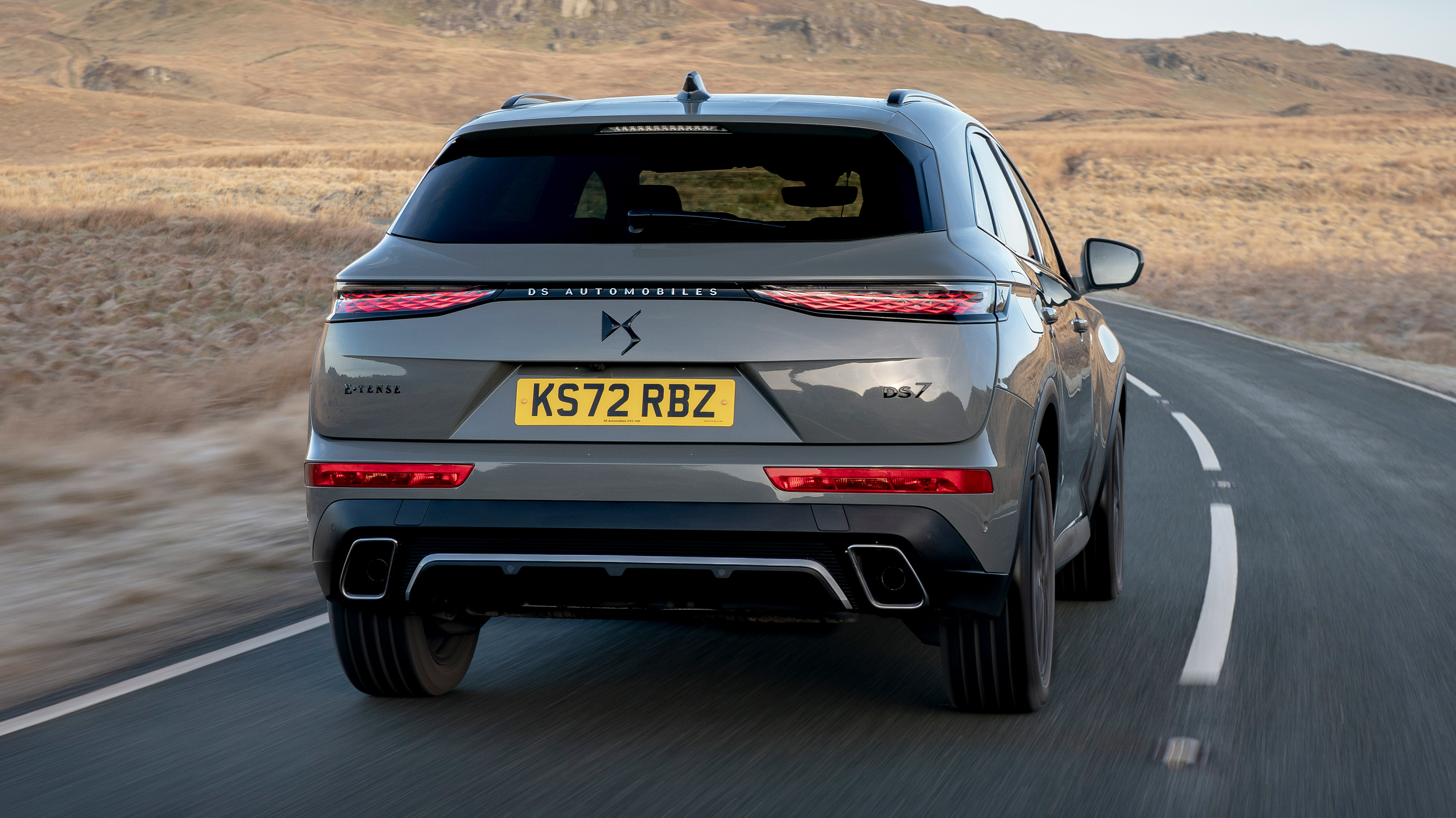 DS 7 SUV UK rear driving