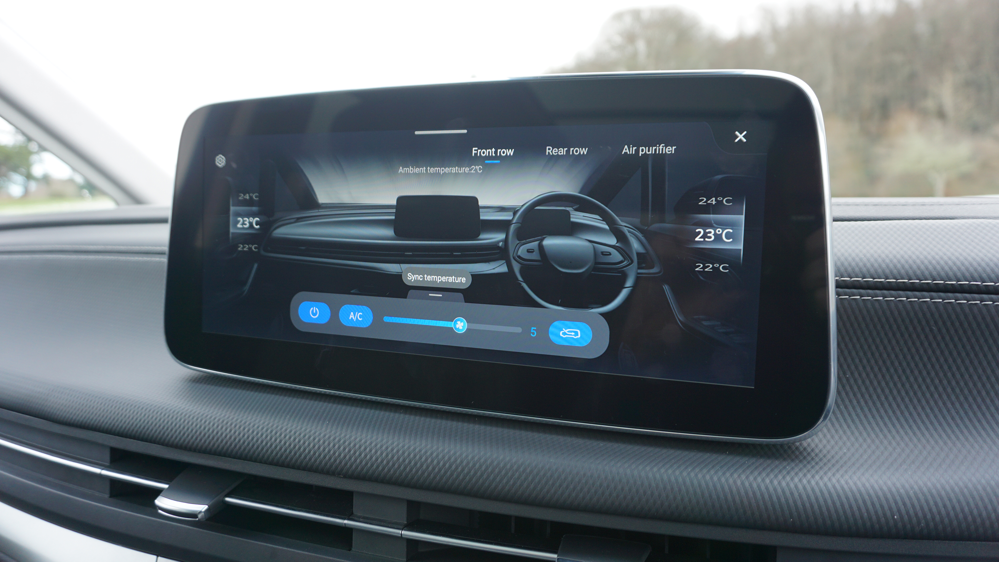 Maxus Mifa 9 MPV display