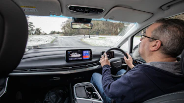 Maxus Mifa 9 MPV driving staff