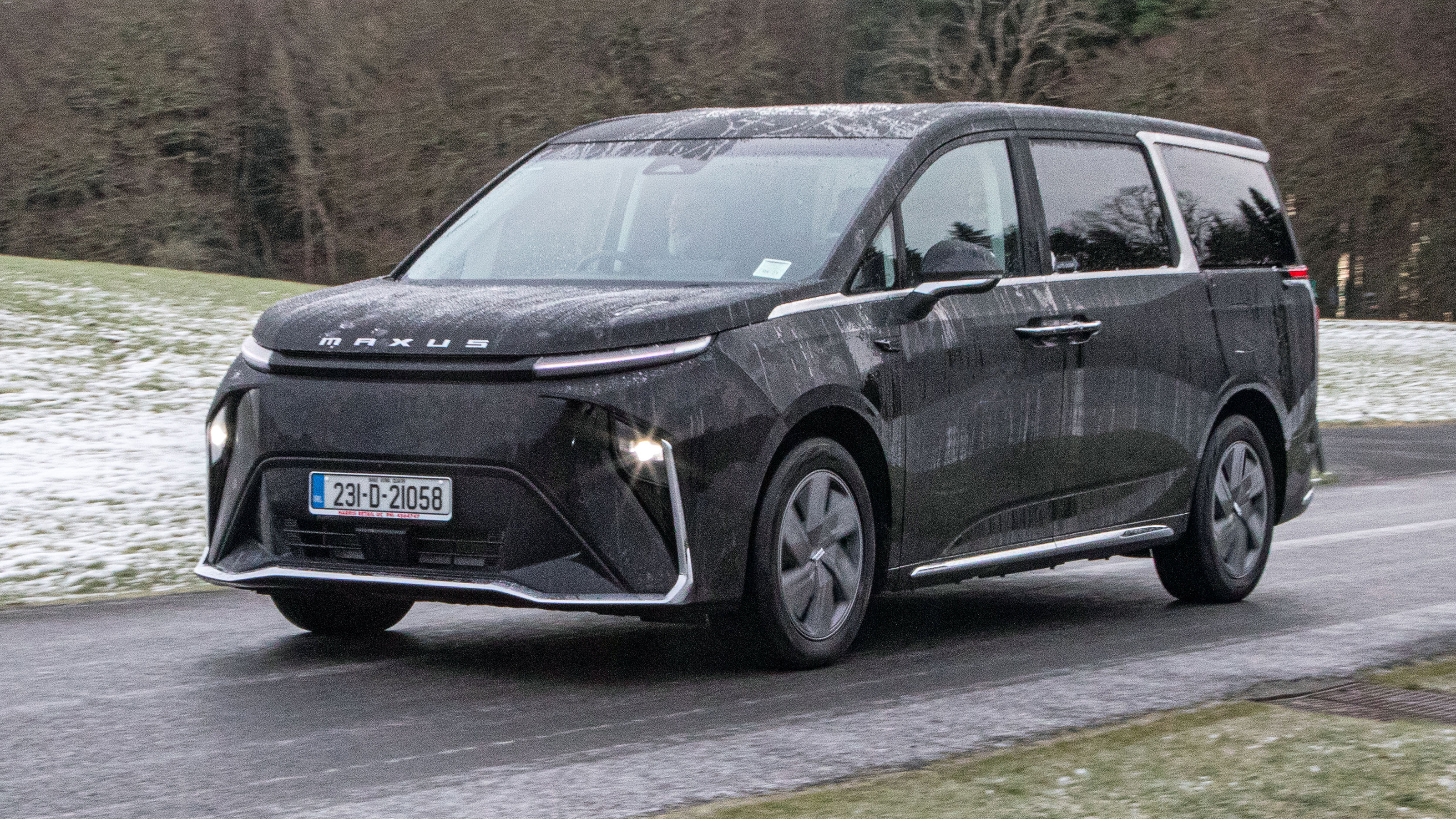 Maxus Mifa 9 MPV front 3/4