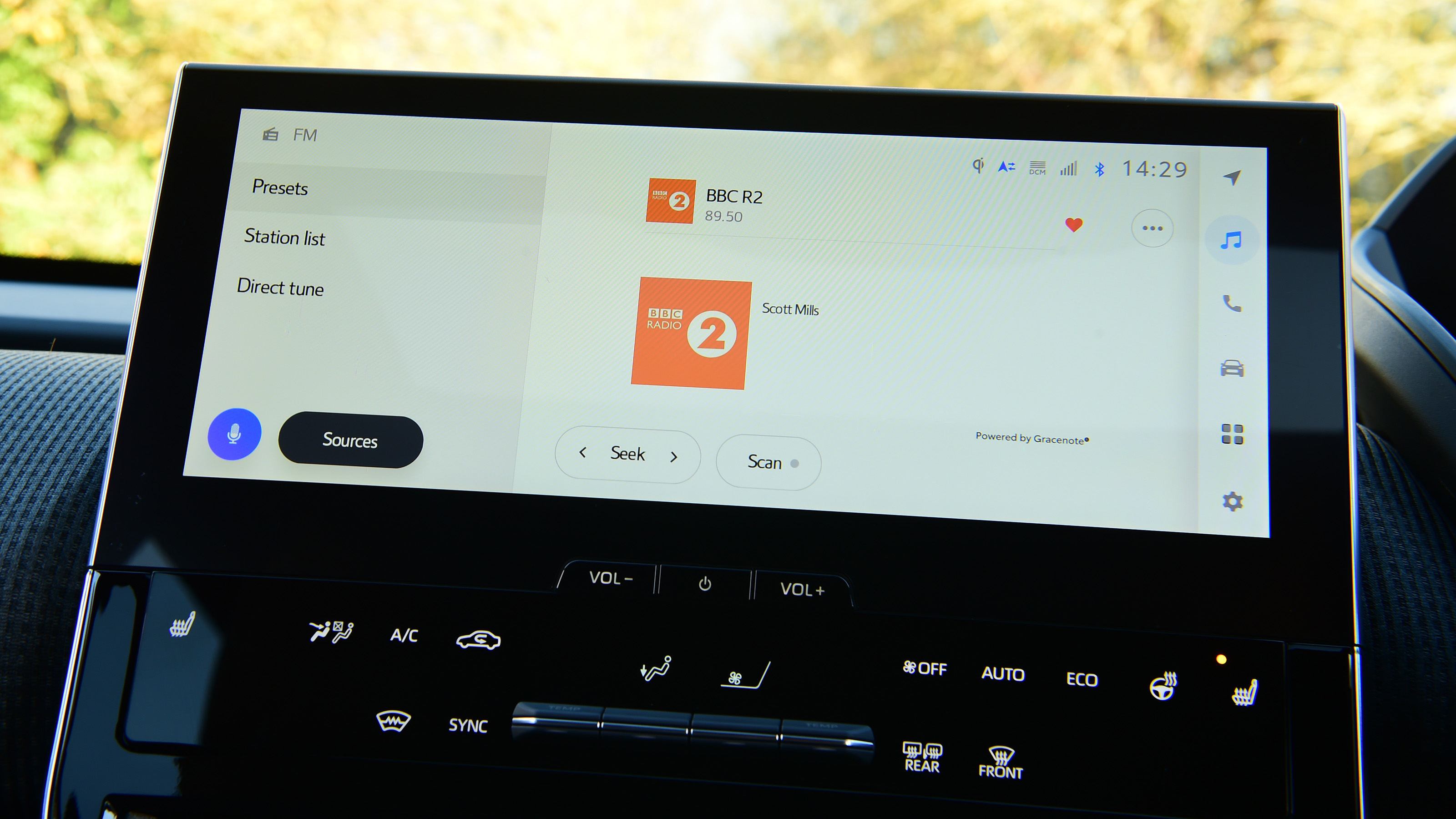 Subaru Solterra SUV infotainment