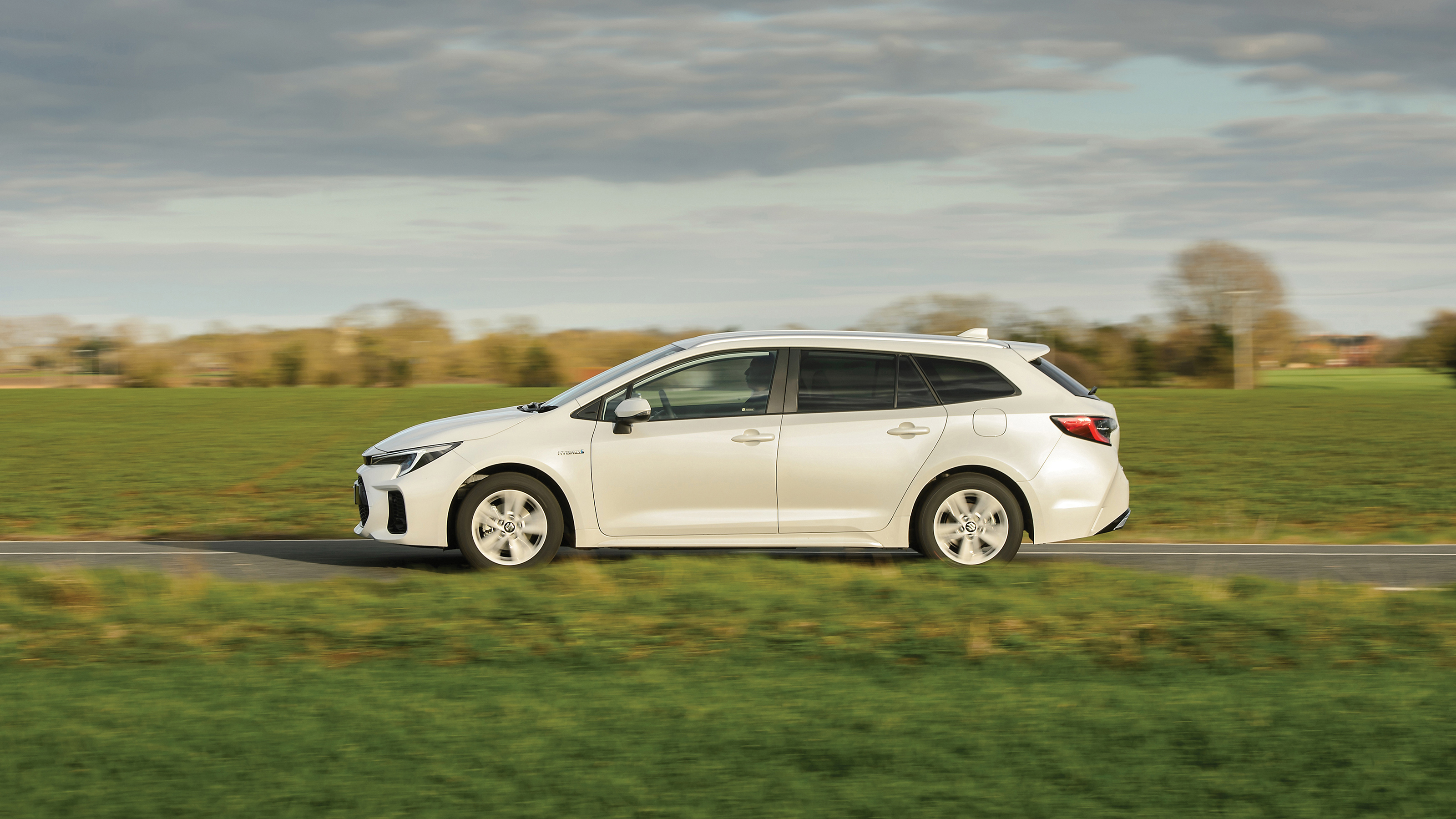 Suzuki Swace estate facelift side panning