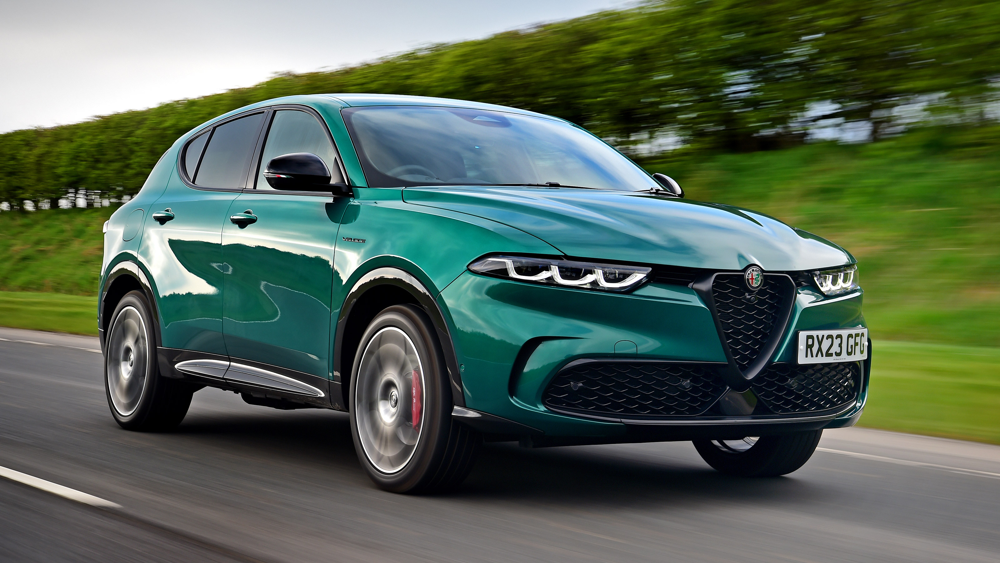 Alfa Romeo Tonale PHEV front 3/4 tracking