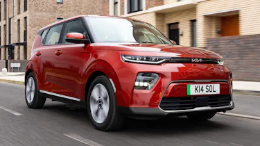 Kia Soul Urban EV front 3/4 tracking