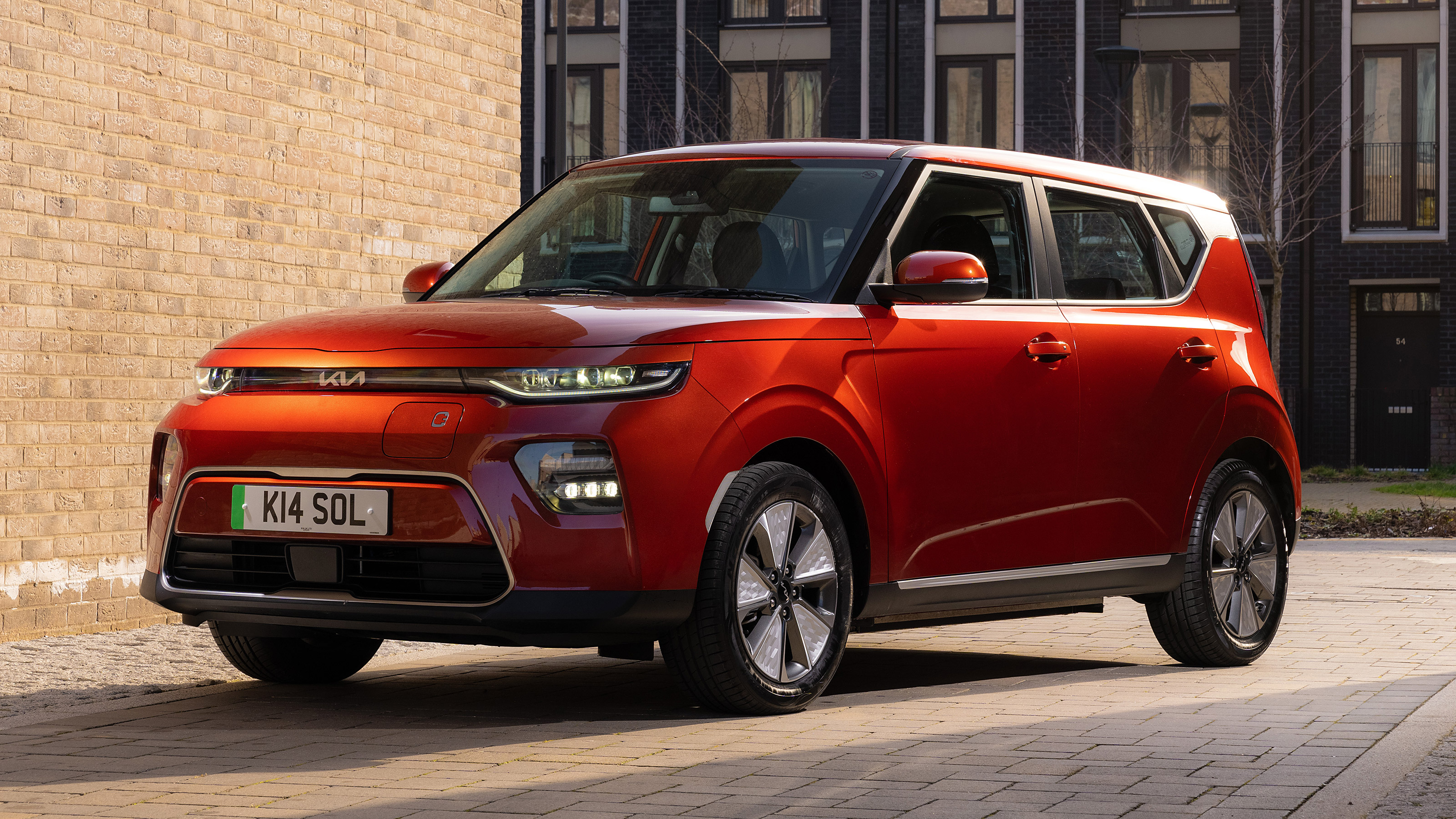 Kia Soul Urban EV front 3/4 static
