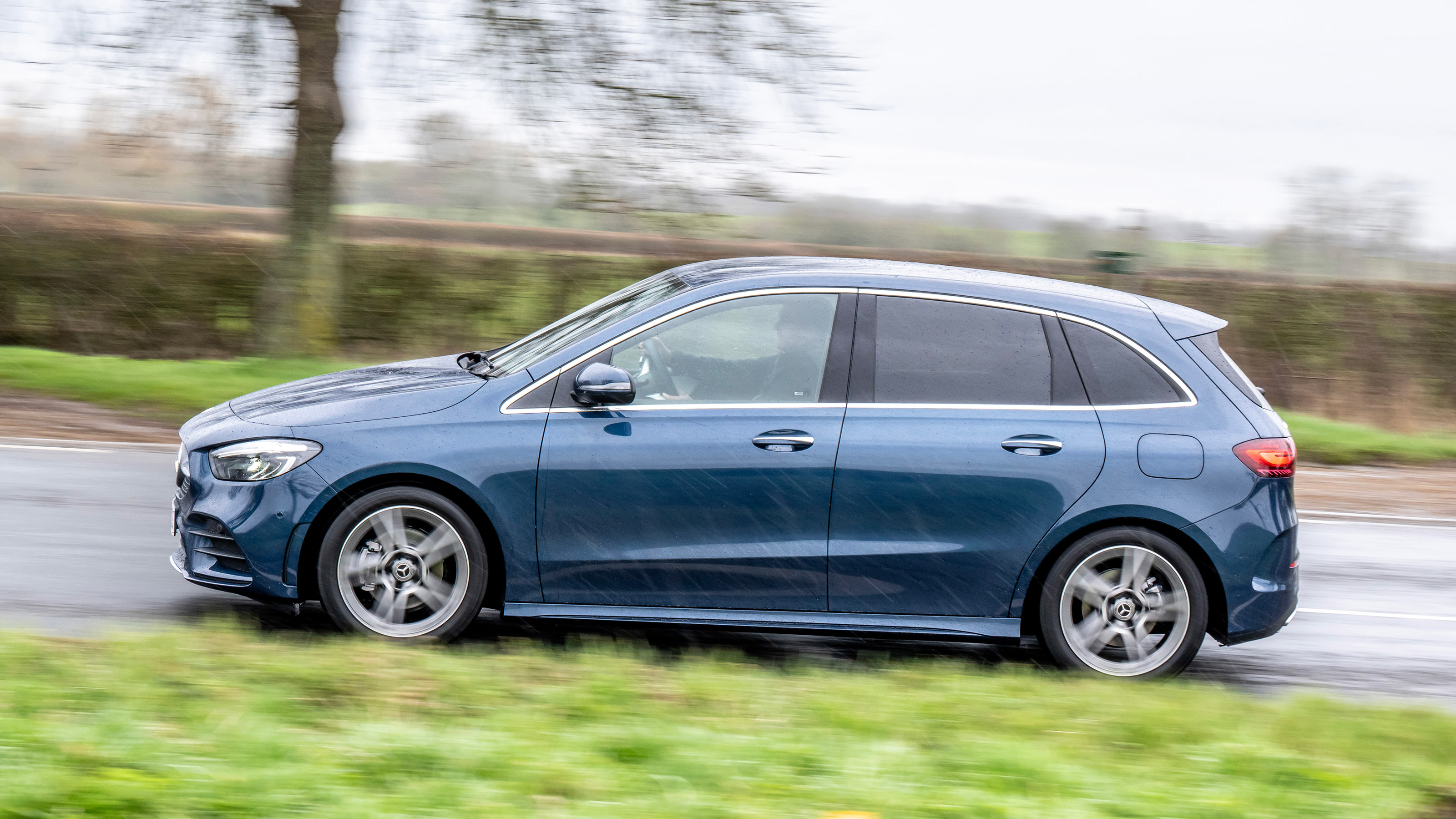 Mercedes B-Class MPV side panning