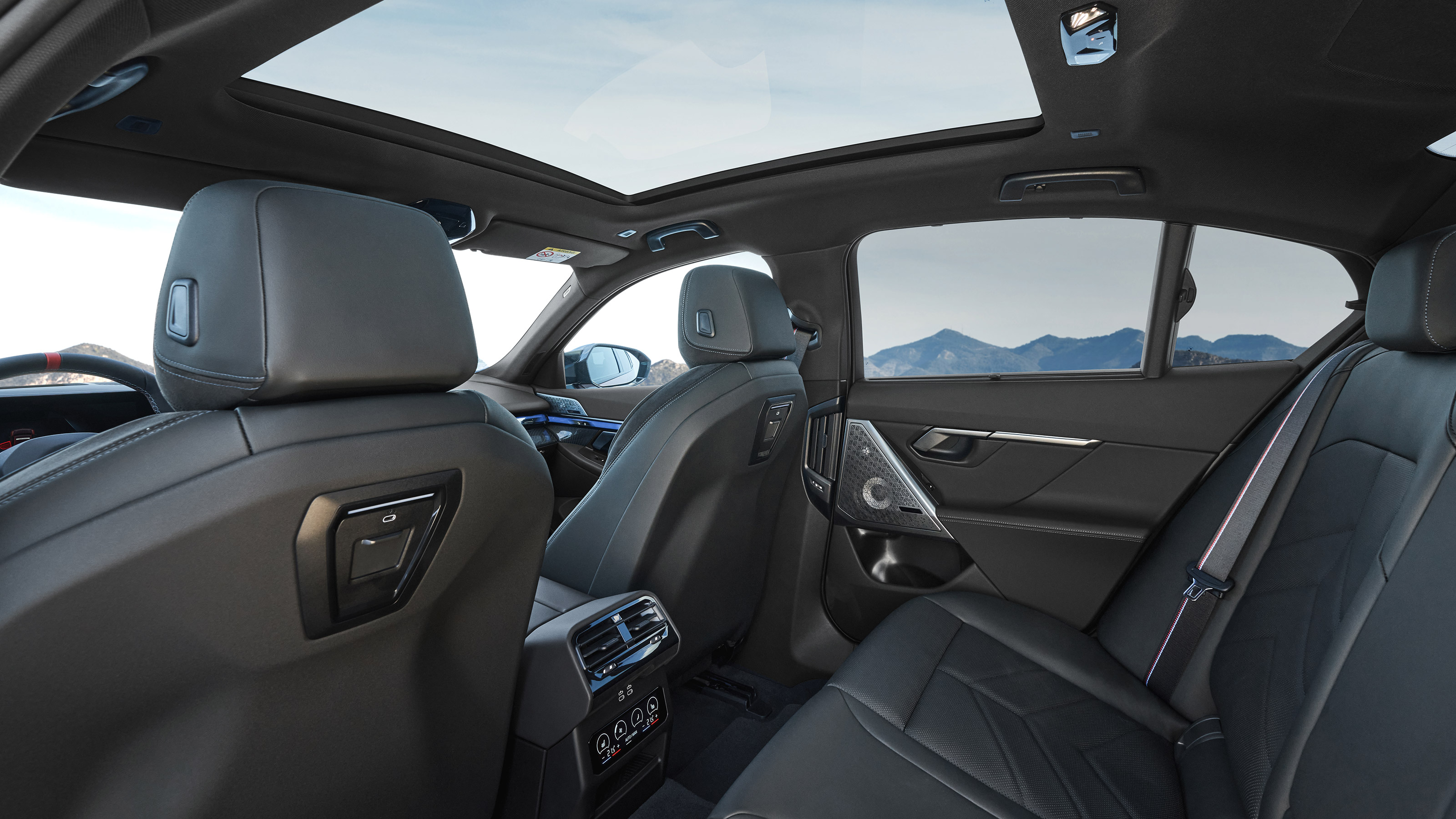 BMW i5 saloon 12