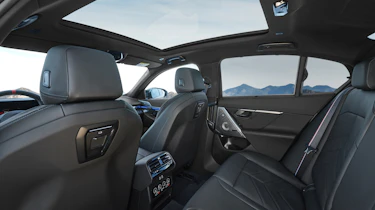 BMW i5 saloon 12
