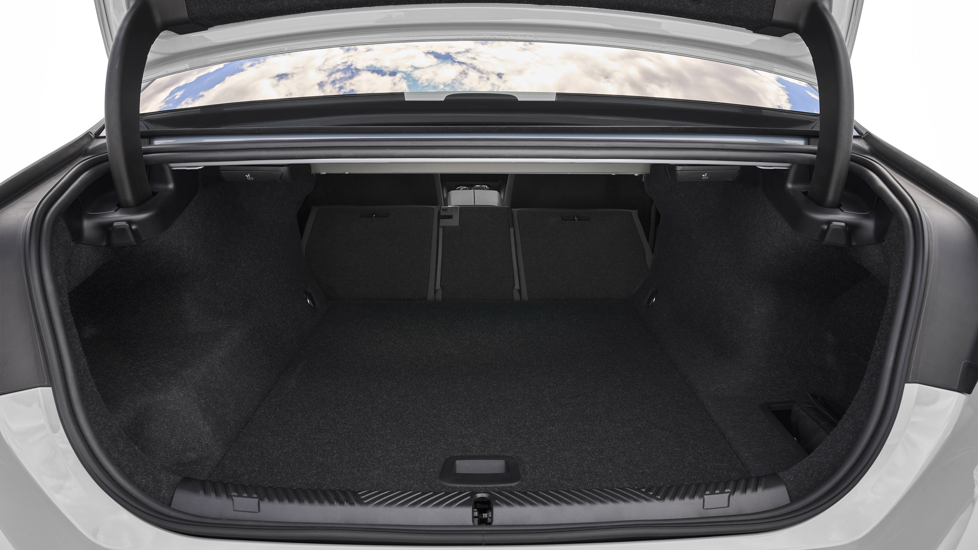 BMW i5 saloon 14