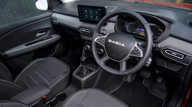 Dacia Jogger Hybrid front seats