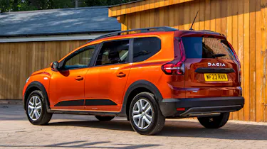 Dacia Jogger Hybrid rear 3/4 static