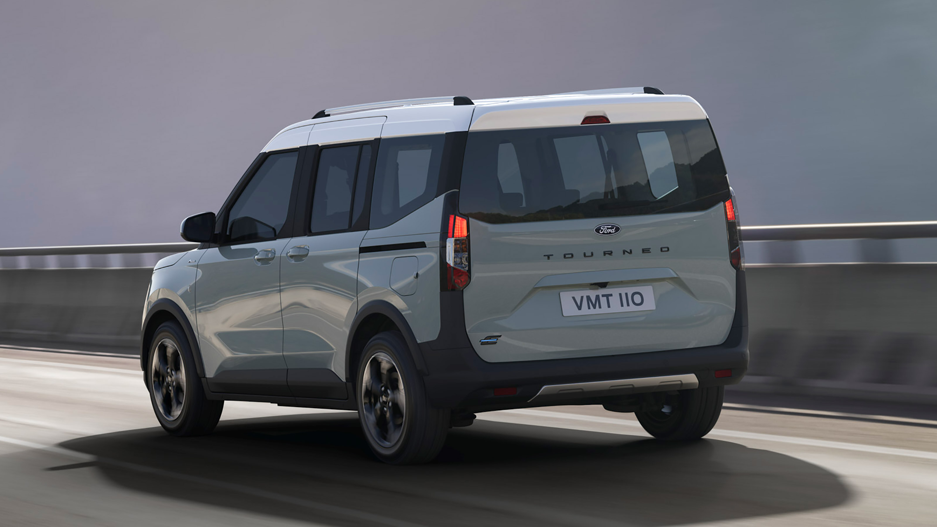 Ford E-Tourneo Courier rear
