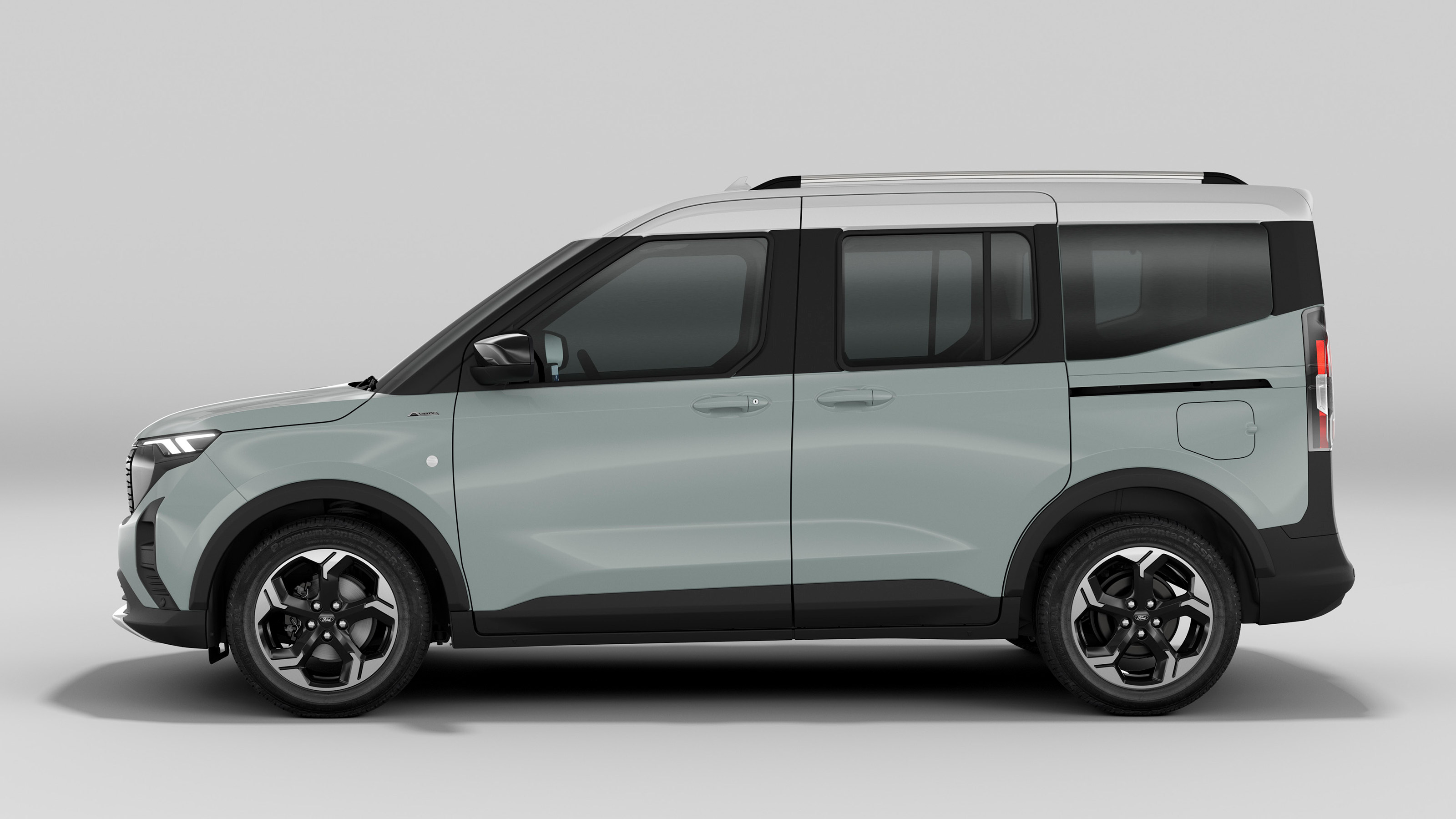 Ford E-Tourneo Courier side