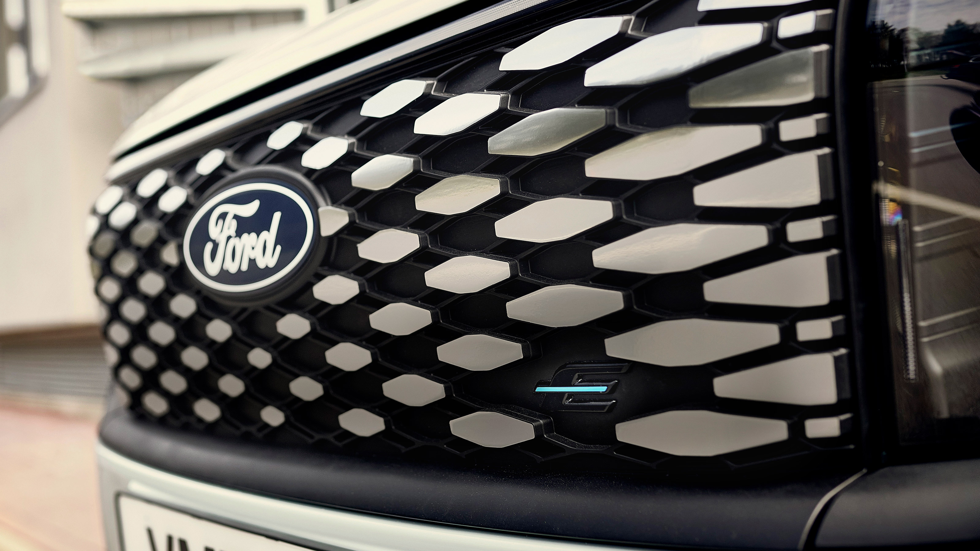 Ford E-Tourneo Courier 3