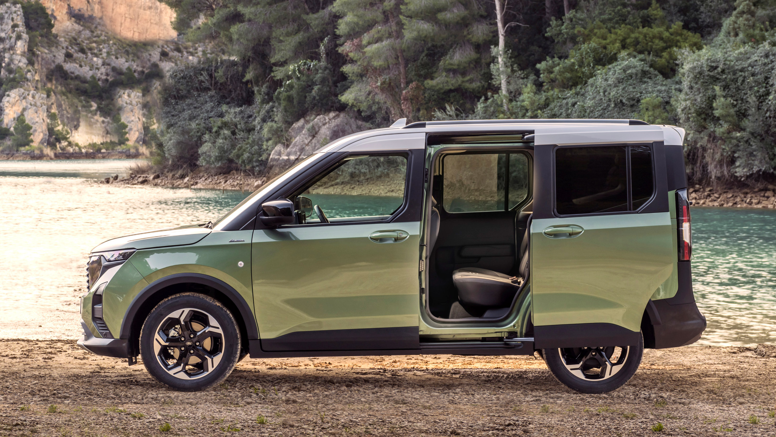 Ford Tourneo Courier sliding door