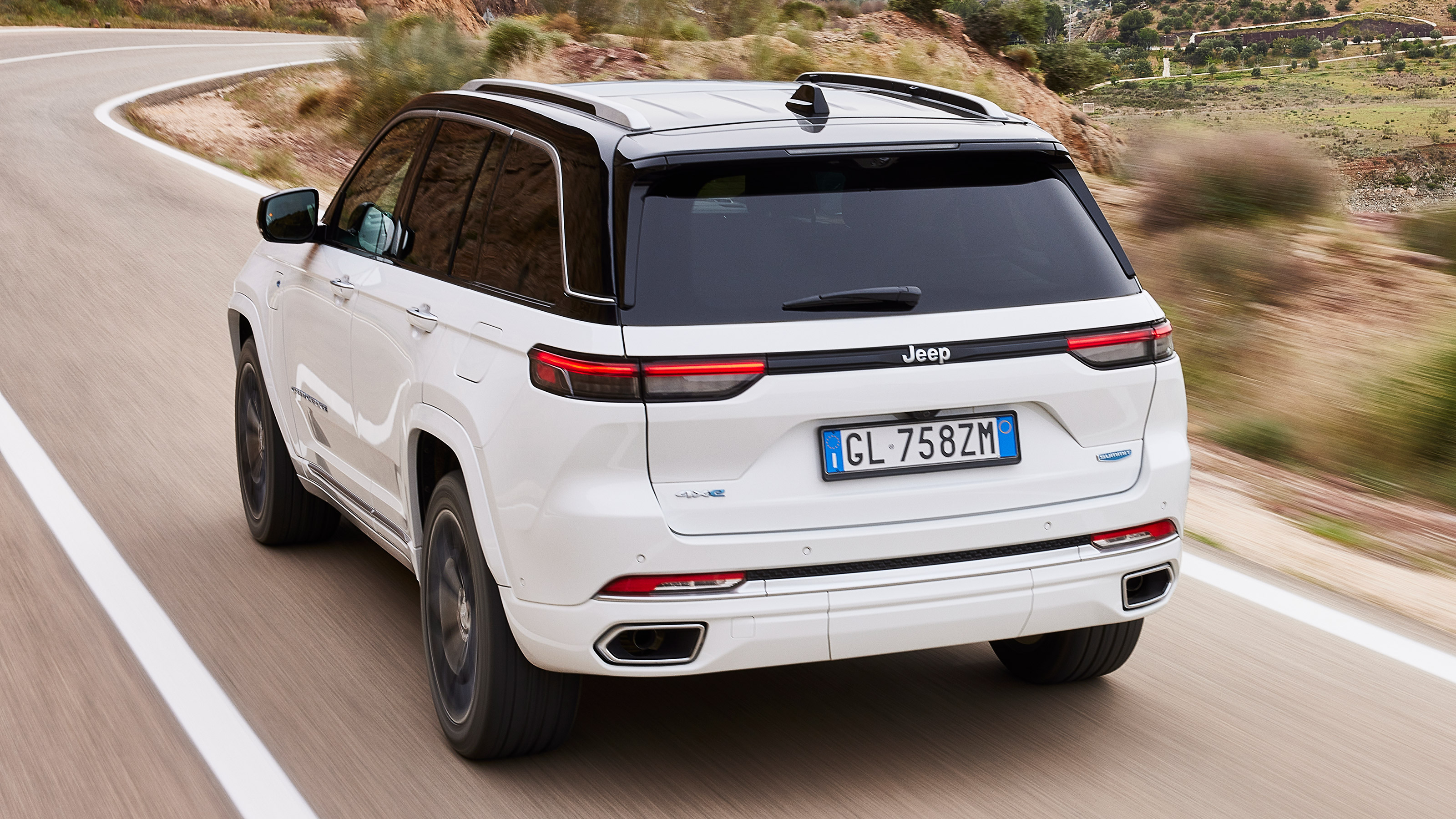 Jeep Grand Cherokee SUV rear 3/4 tracking