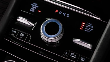 Jeep Grand Cherokee SUV centre console