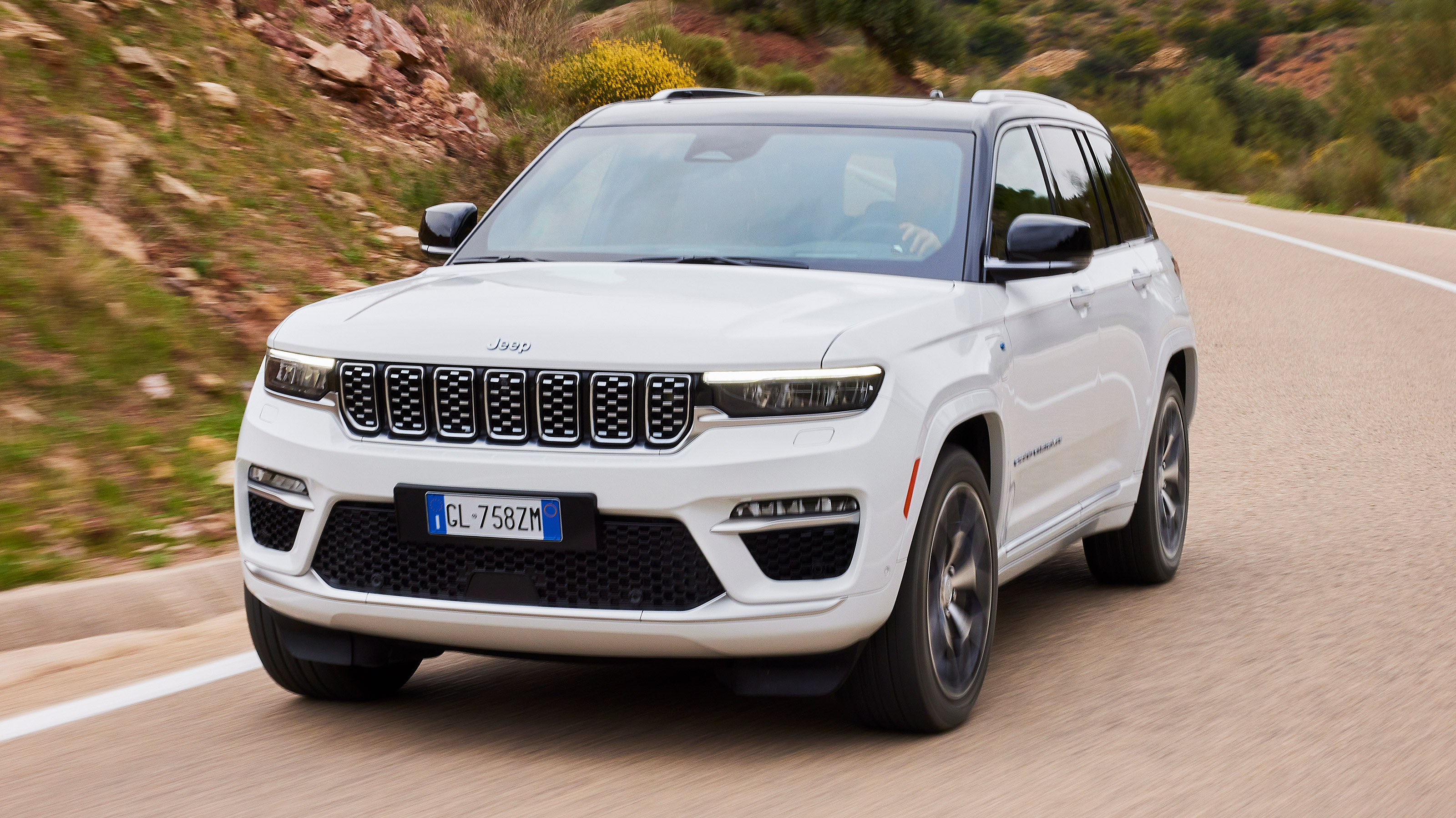 Jeep Grand Cherokee SUV front 3/4 handling