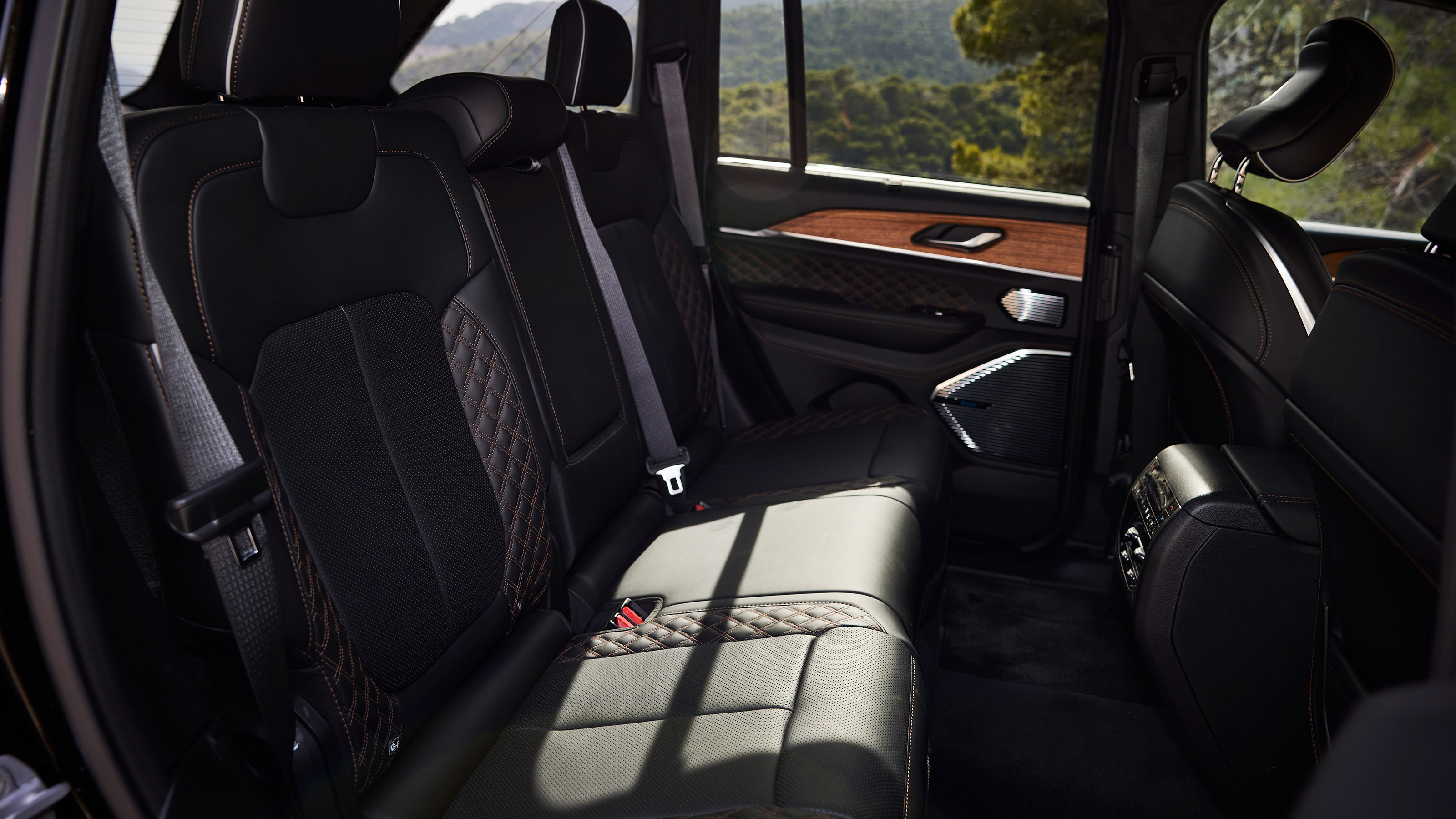 Jeep Grand Cherokee SUV rear seats 2
