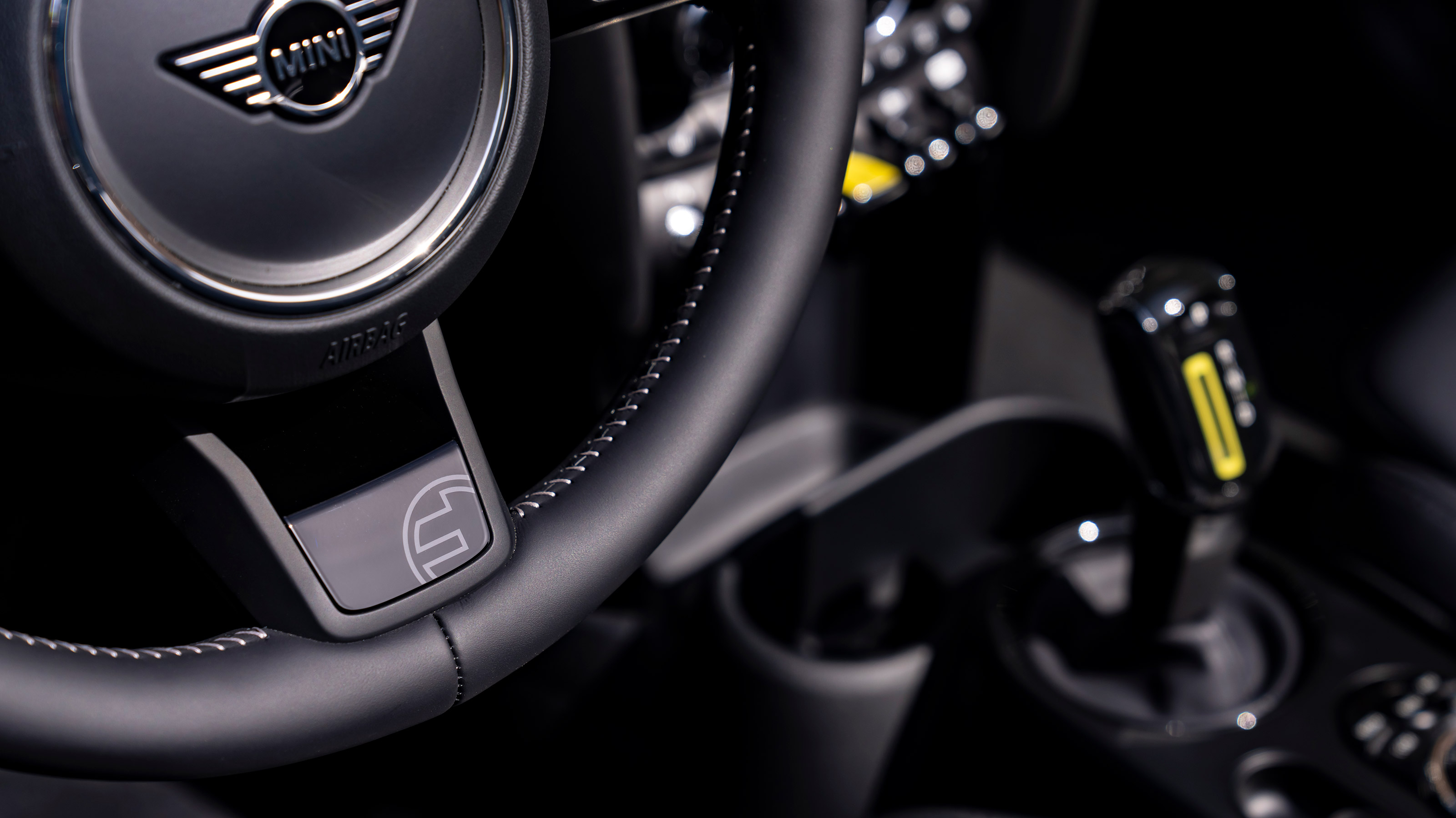 MINI Electric Convertible steering wheel