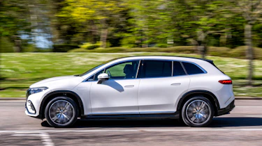 Mercedes EQS SUV side panning