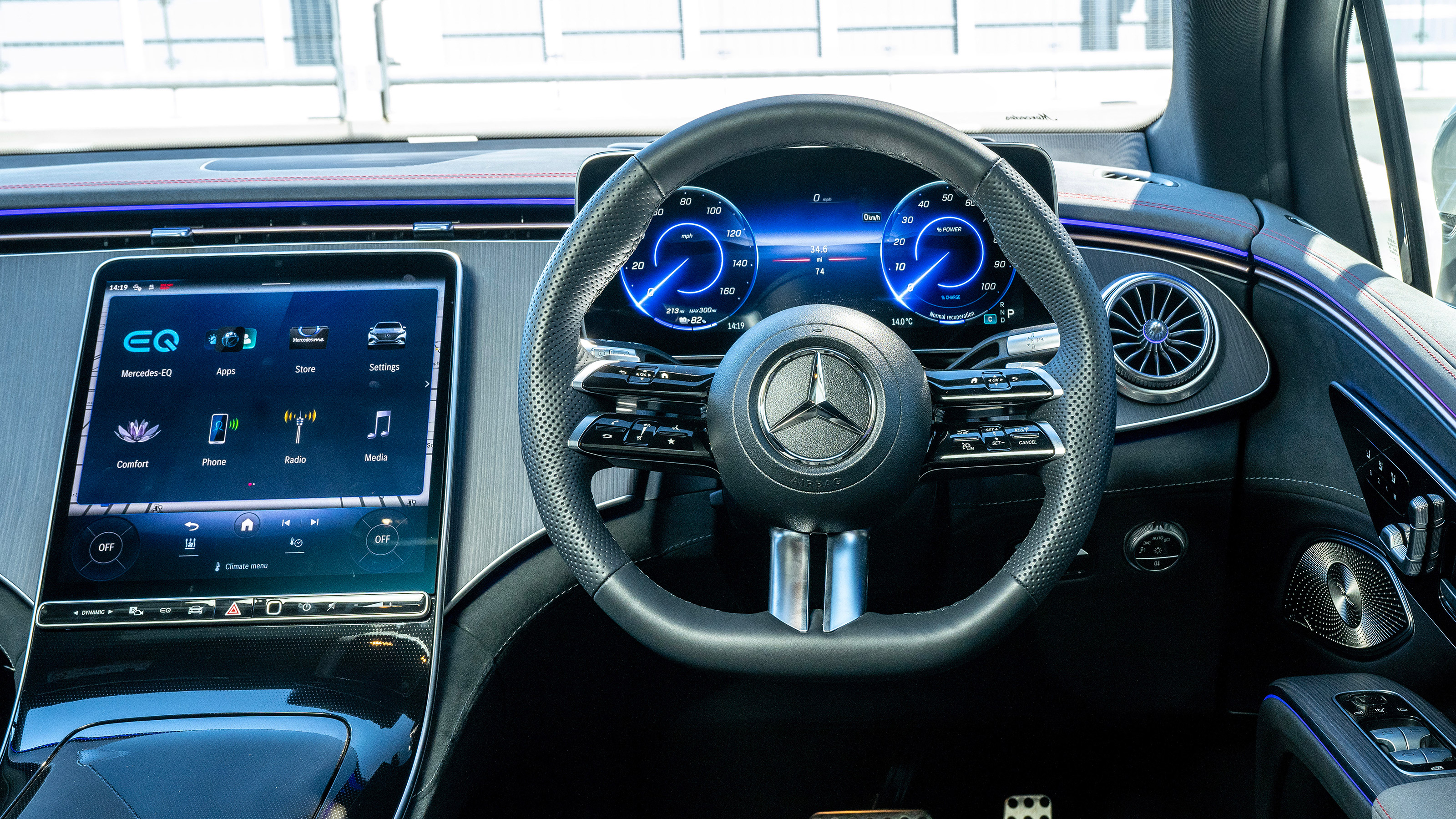 Mercedes EQS SUV interior