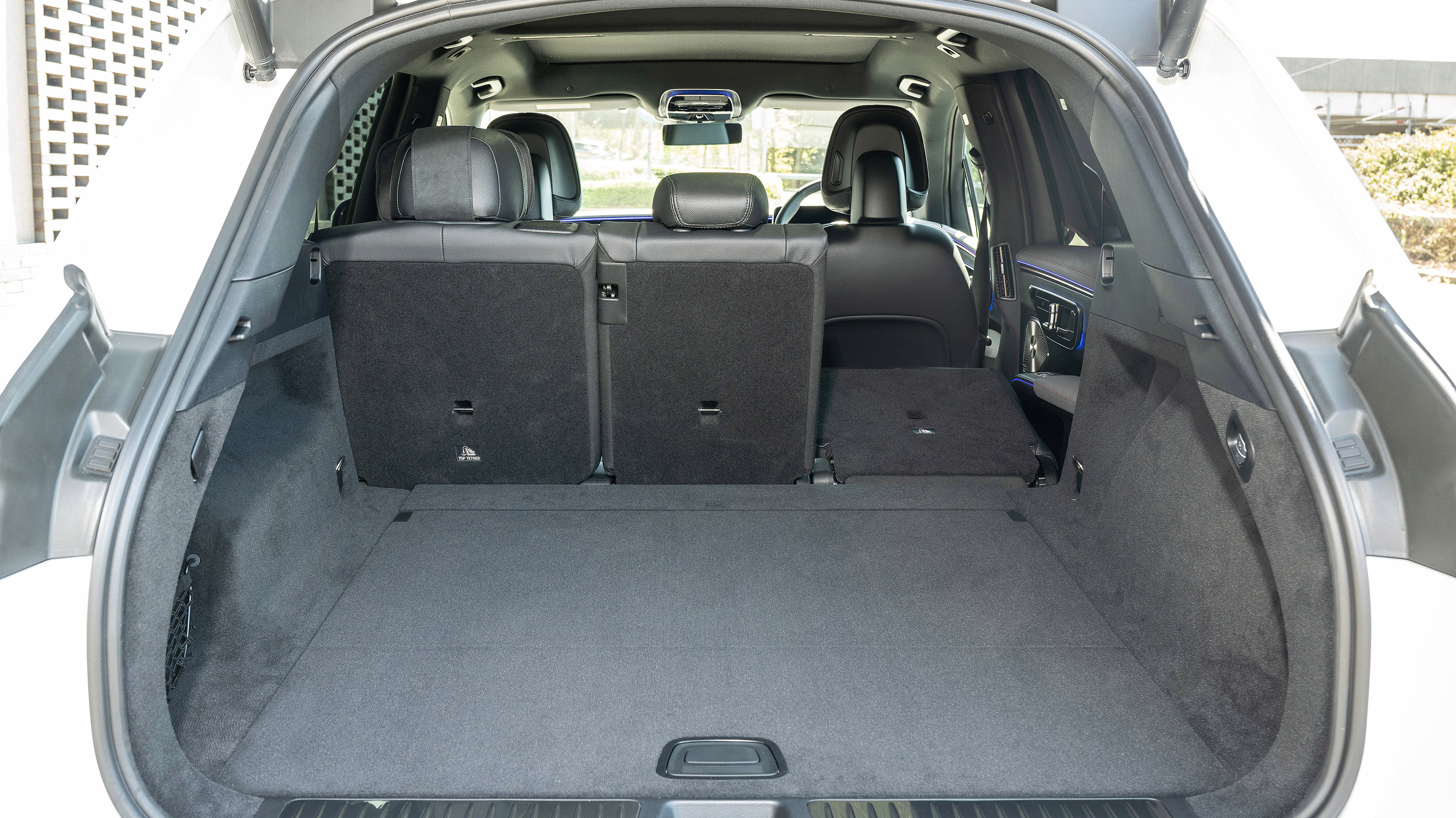 Mercedes EQS SUV boot 